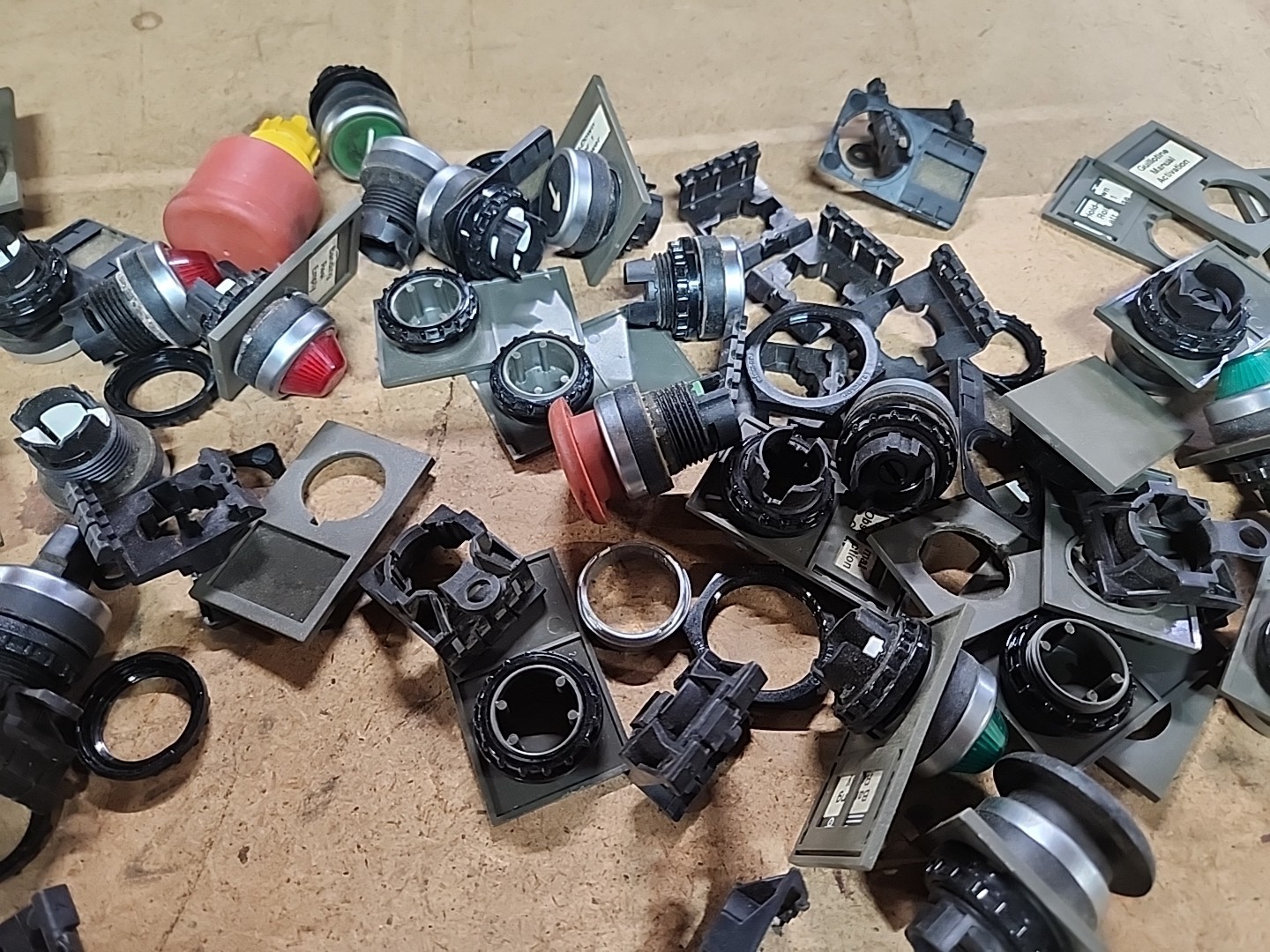 Huge Lot Klockner Moeller EF Eaton Pilot Light Modules Buttons Switches E K10