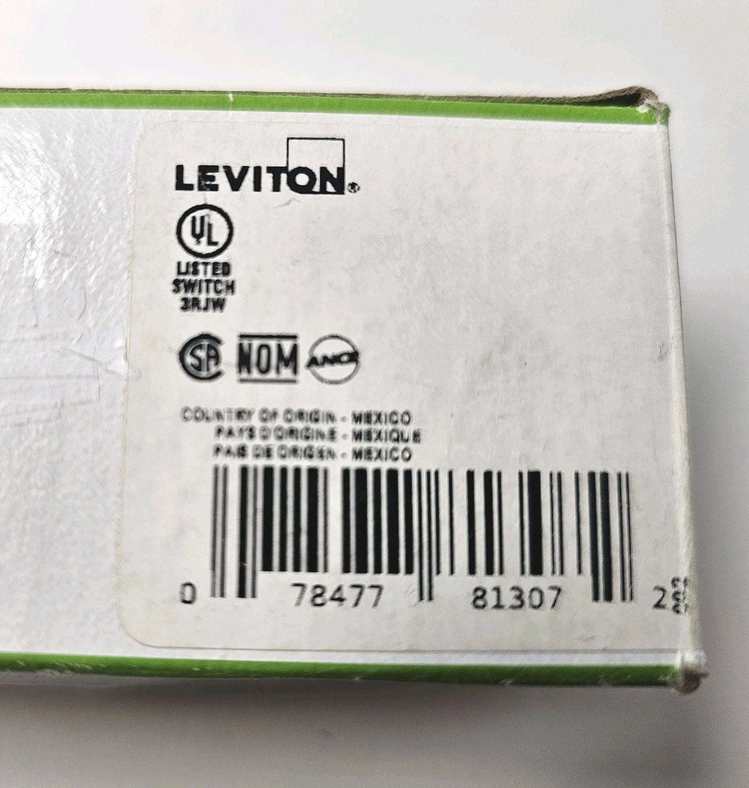 Leviton 1754-W 15A 1-Pole Non-Grounding Push-In Dual Rocker Switch