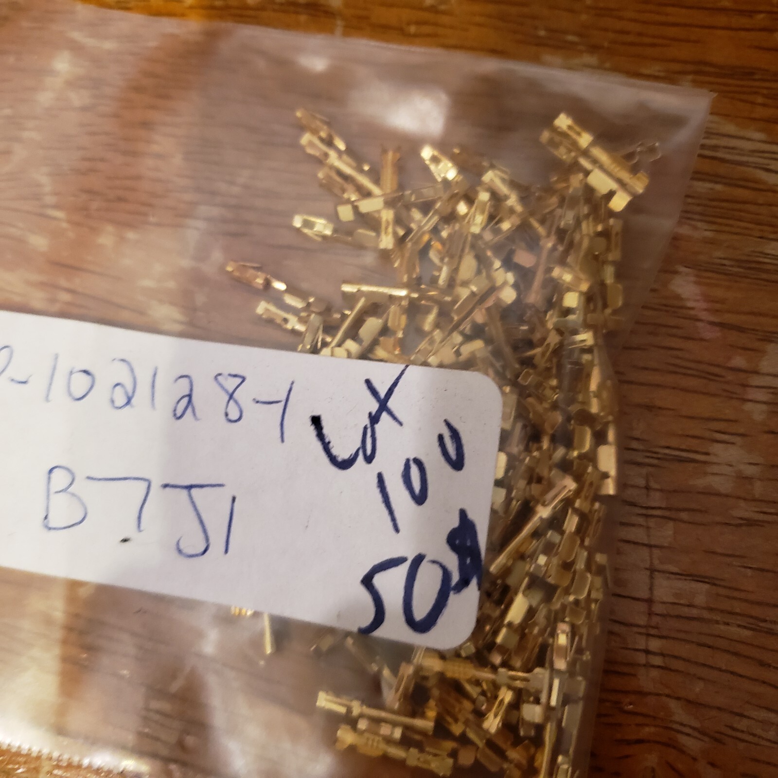 NEW LOT of 100 Socket Contact Gold 22-26 AWG Crimp AMPMODU Mod V # AMP 102128-1