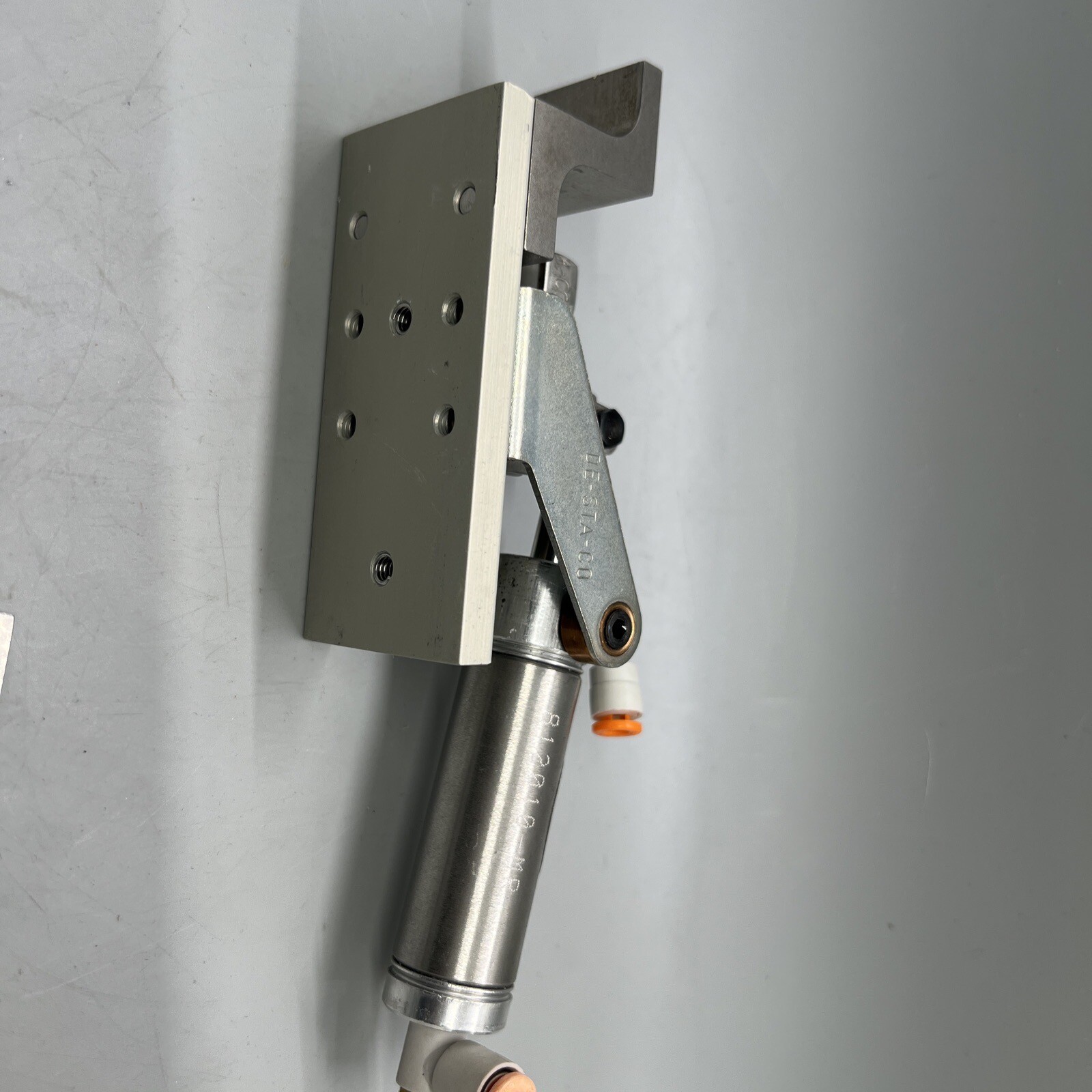 Swing Pneumatic Toggle Clamp De Sta Co 812-U / 812010 MR Hardware Cl169