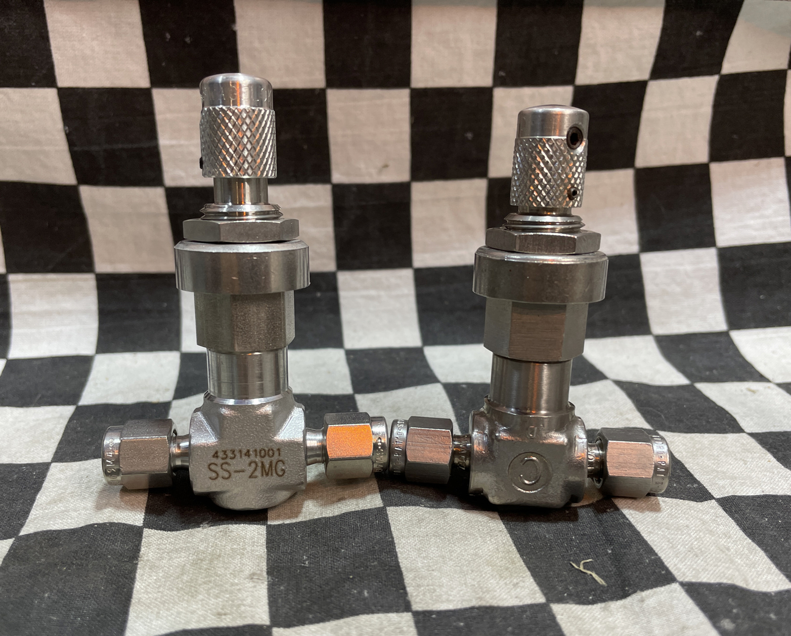 SWAGELOK SS-SS2, SS-2MG, SS-4MG, Flow Metering Valve 1/8″ TO 1/4″, LOT OF 4