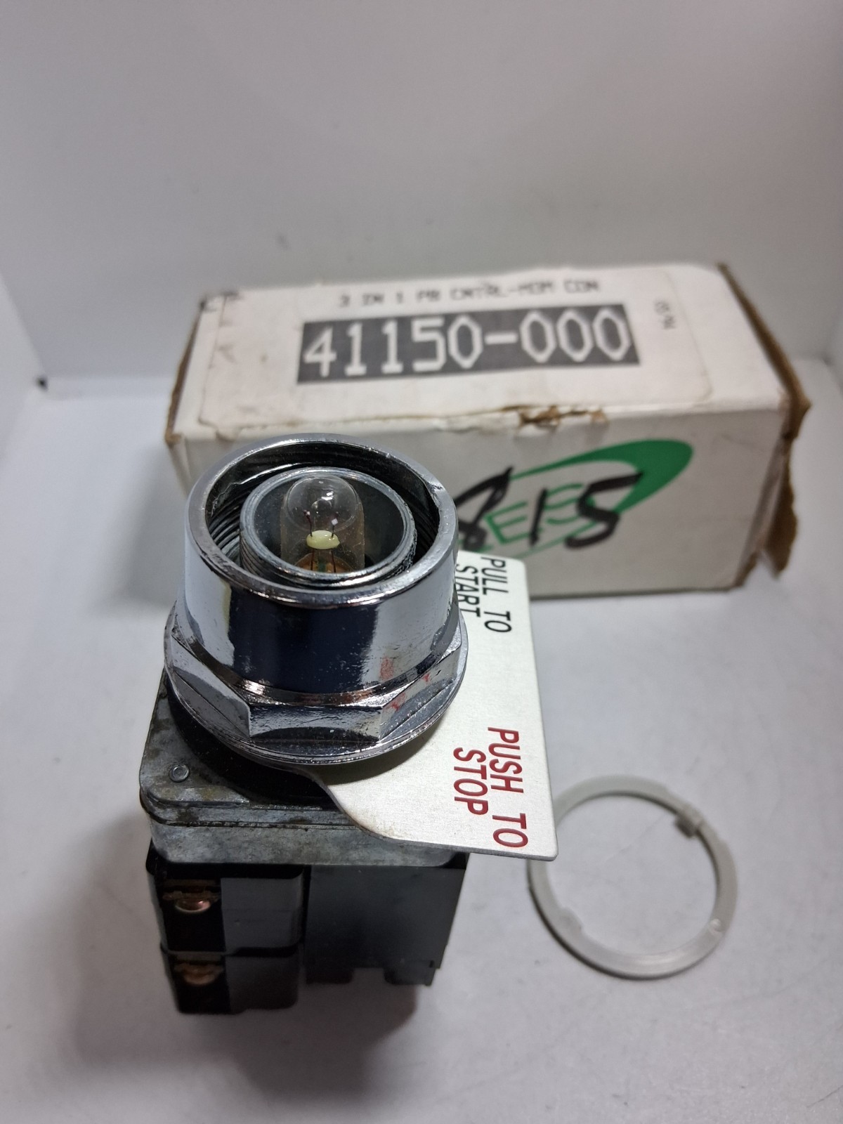 REES 41150-000 PUSH PULL ILLUMINATED SWITCH 2NC HEAVY DUTY NIB
