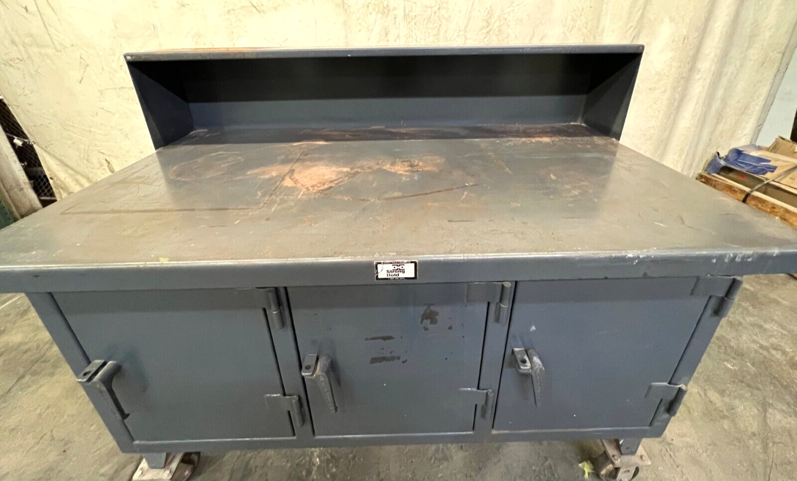 STRONG HOLD WORKBENCH CABINETS 60″ OAL 34-1/2″ WIDTH UPPER SHELF 60-3/8″