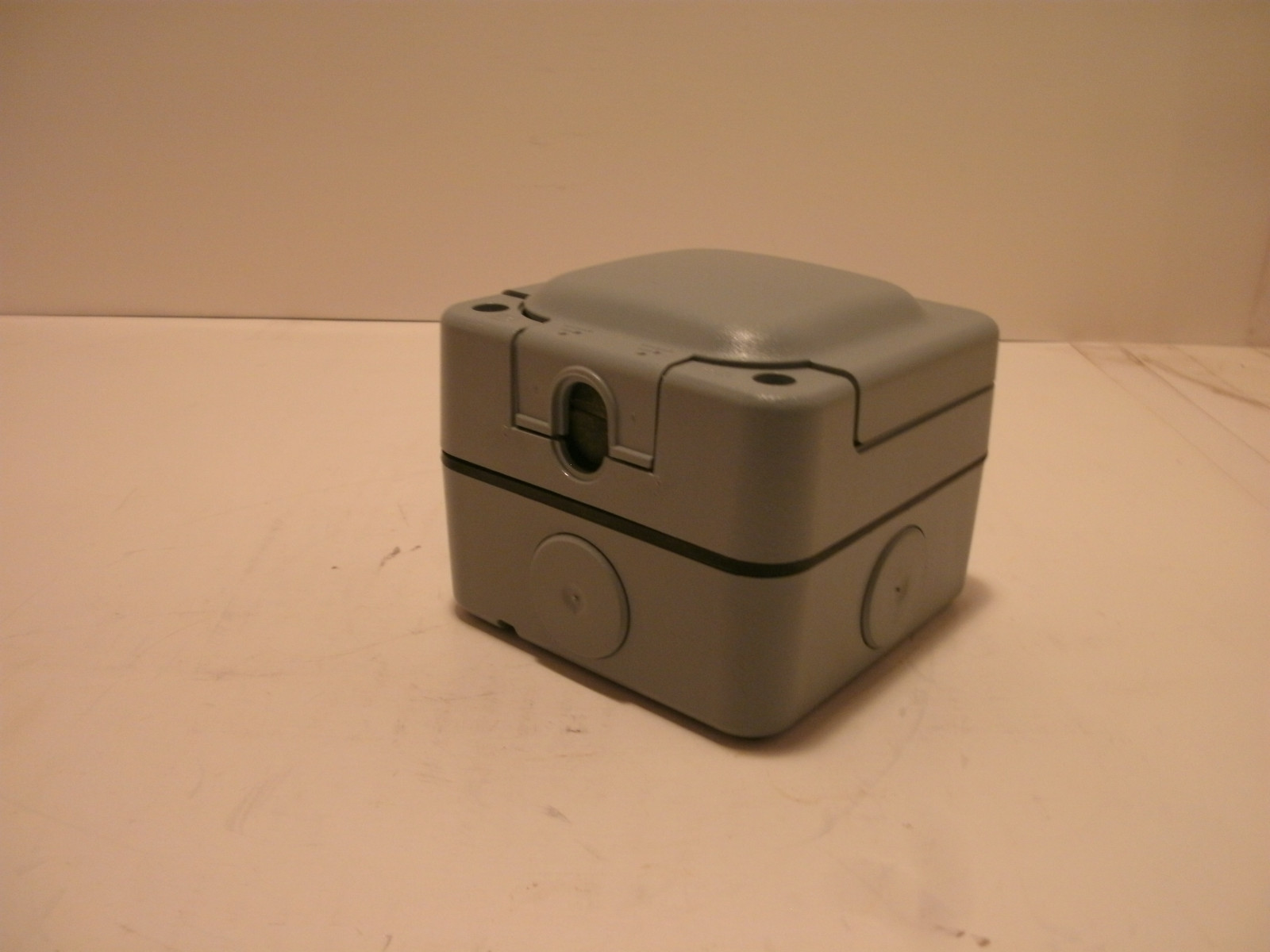 MK MASTERSEAL 56480-GRY INDUSTRIAL POWER SOCKET 1G INSWITCHED IP56 GREY NIB