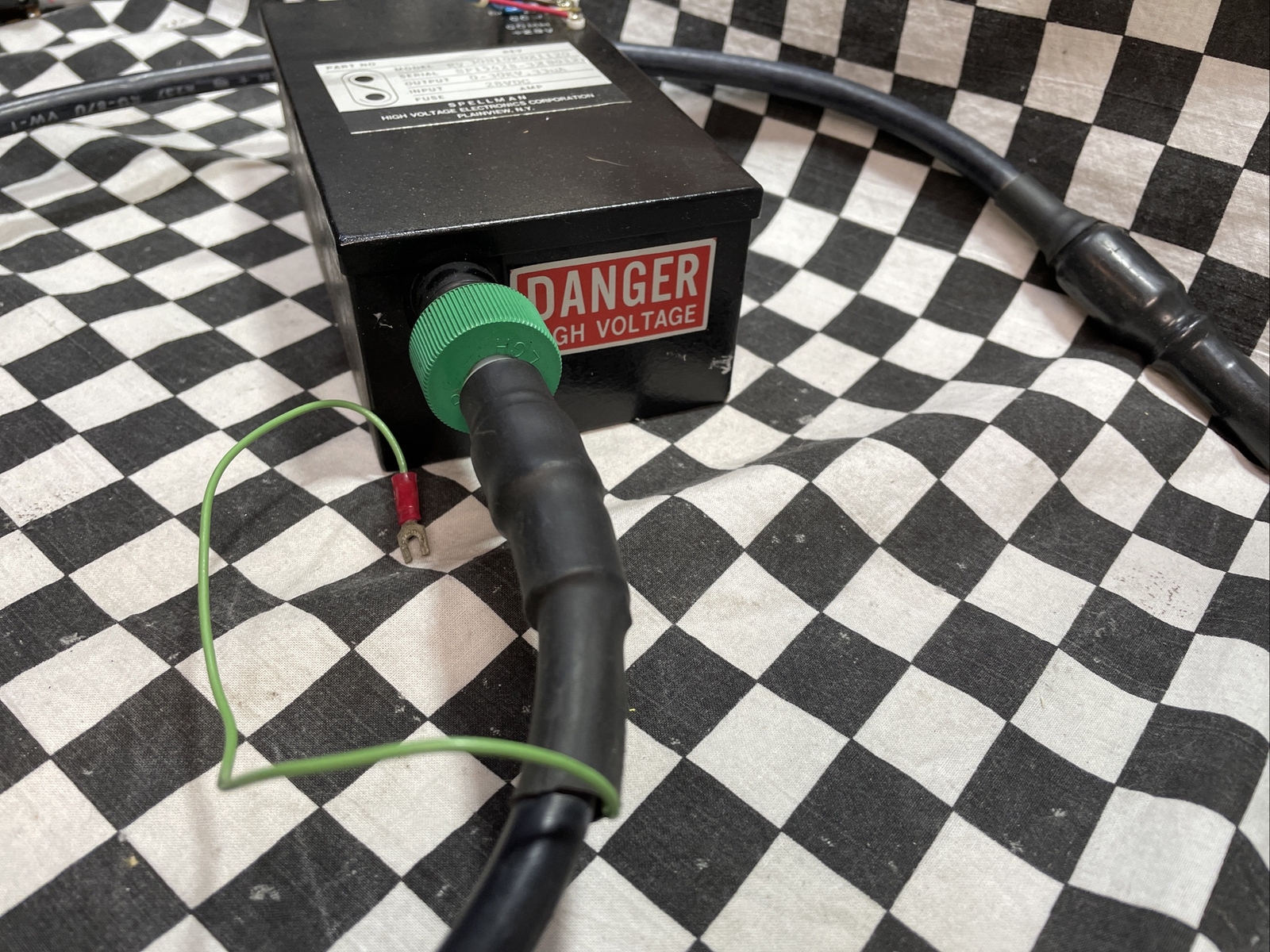 SPELLMAN POWER SUPPLY 0-30KV,33uA, INPUT: 28VDC, RV30N10KDX1120, w/ CABLE 4 FT