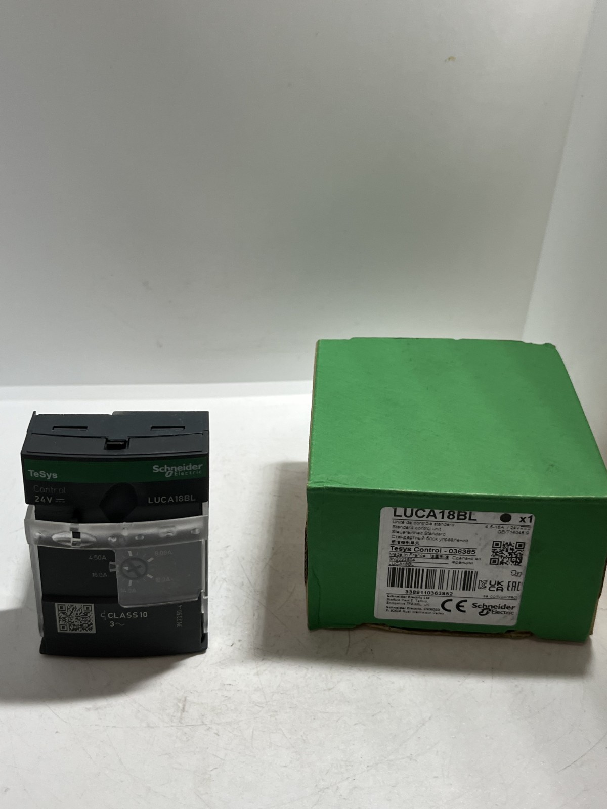 SCHNEIDER LUCA18BL STANDARD CONTROL UNIT 24V 690VAC 3 POLE CLASS 10 NIB