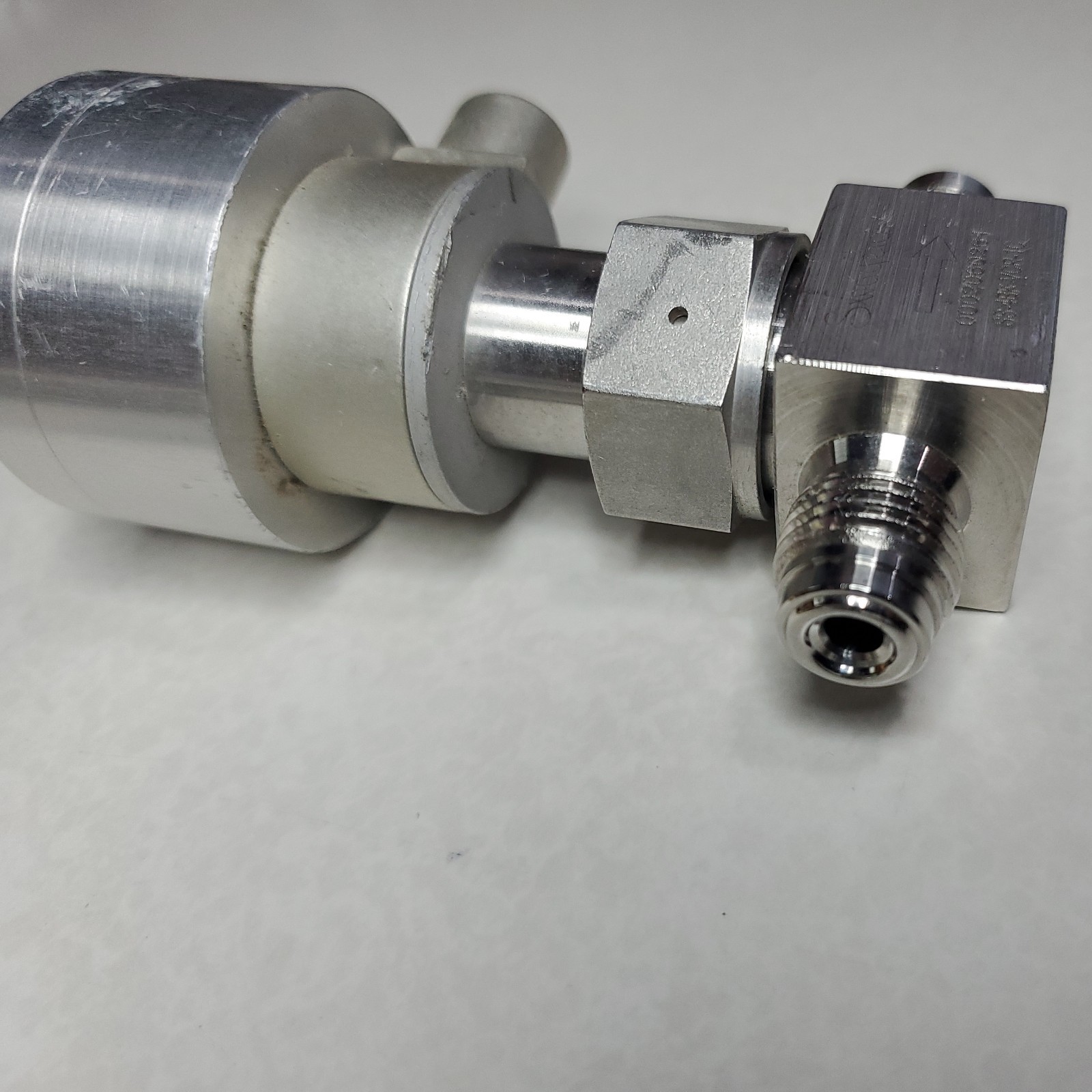 Swagelok SS-4BK-VCR-1C Bellows Sealed Pneumatic Valves 1/4 in Male VCR Lot of 2