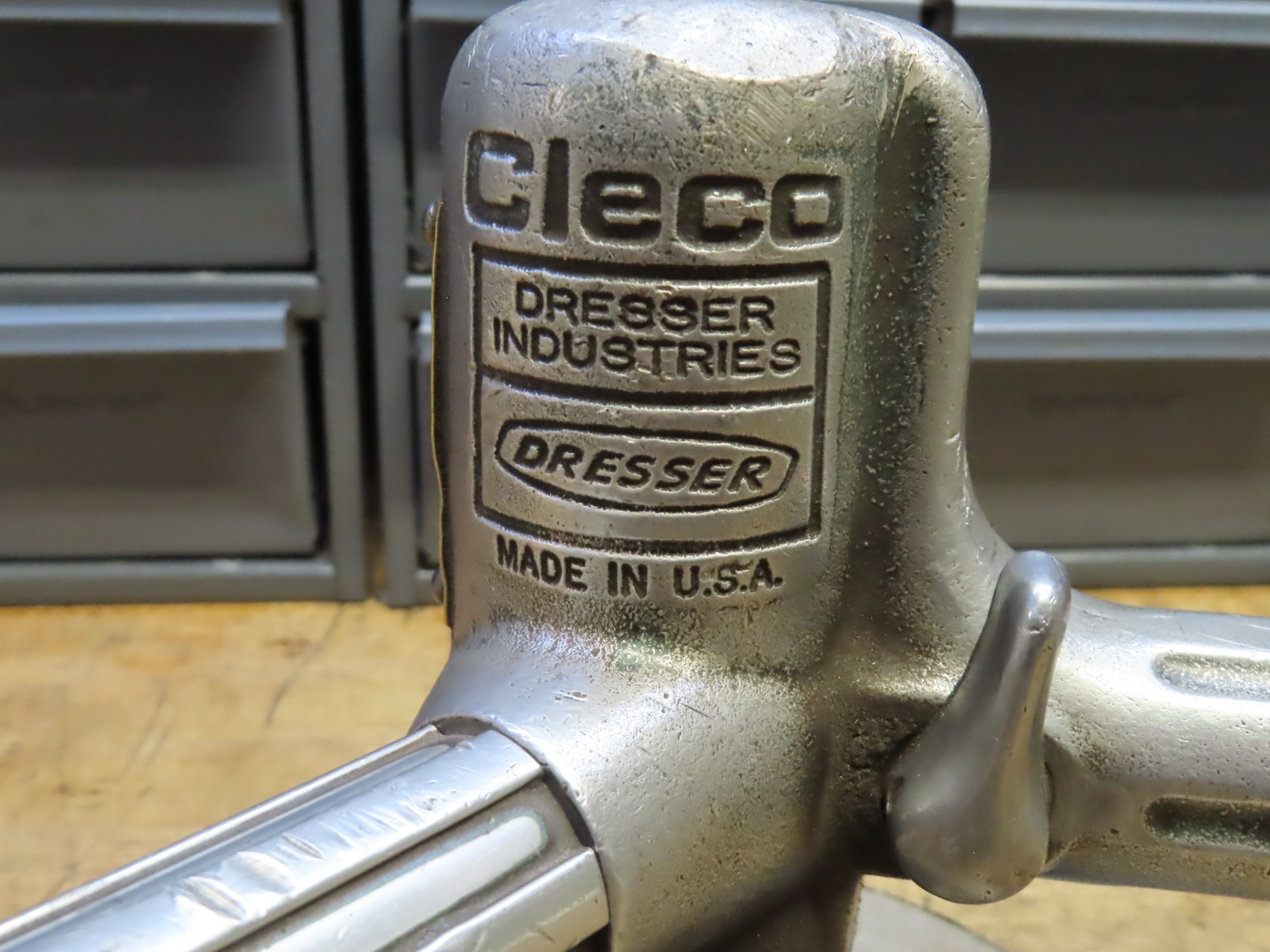 Cleco 15V C60B 6000 RPM vertical grinder buffer sander polisher Work/runs Great!