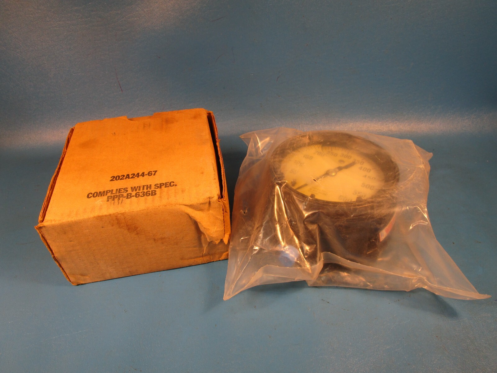 Ashcroft 45-1279-A-SL-02L-600 Duragauge 4 1/2″ Pressure Gauge, 0-600