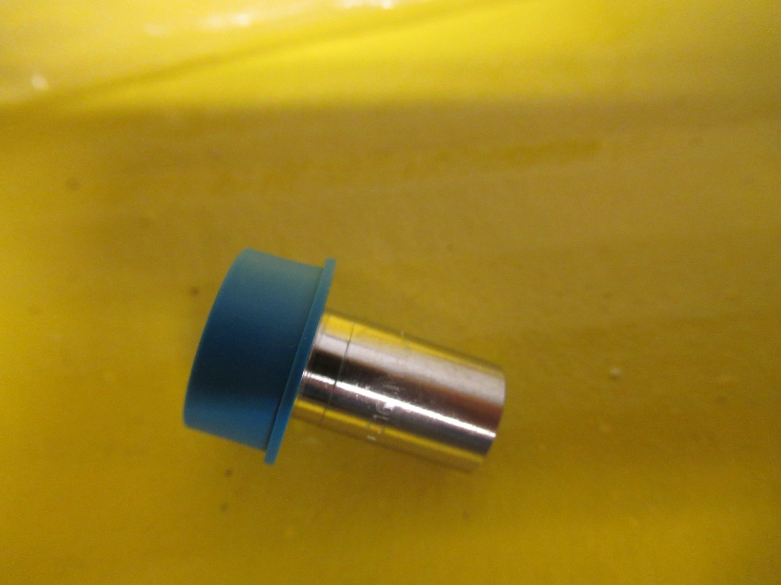 NEW SWAGELOCK CONNECTION PIECE BB246370 1/4-m5