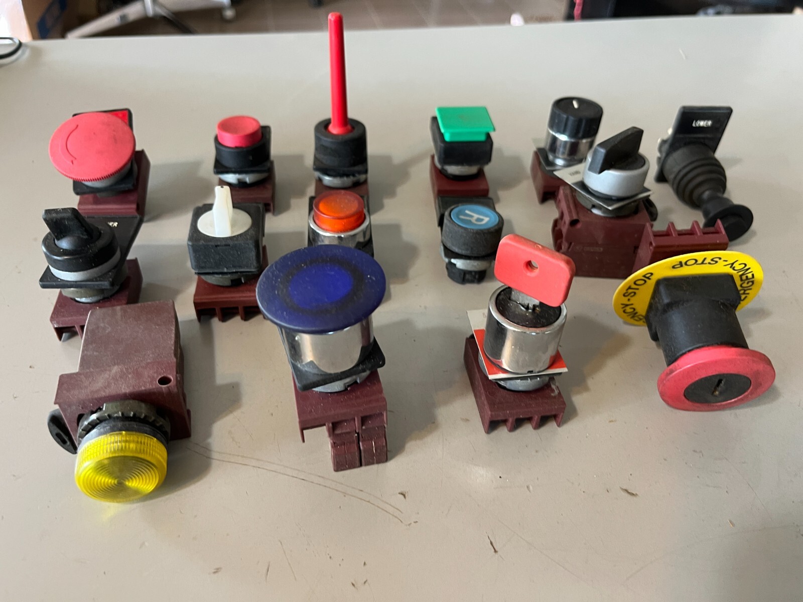 Assorted Switches/Knobs, Electrical, 15 in Lot