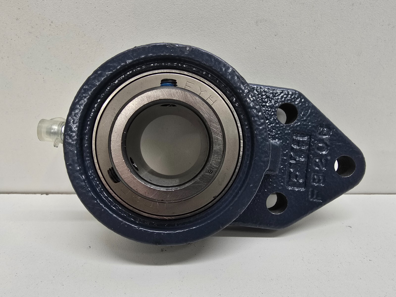 NEW OLD STOCK! FYH 3-BOLT FLANGE BEARING UC206 W/ FB206
