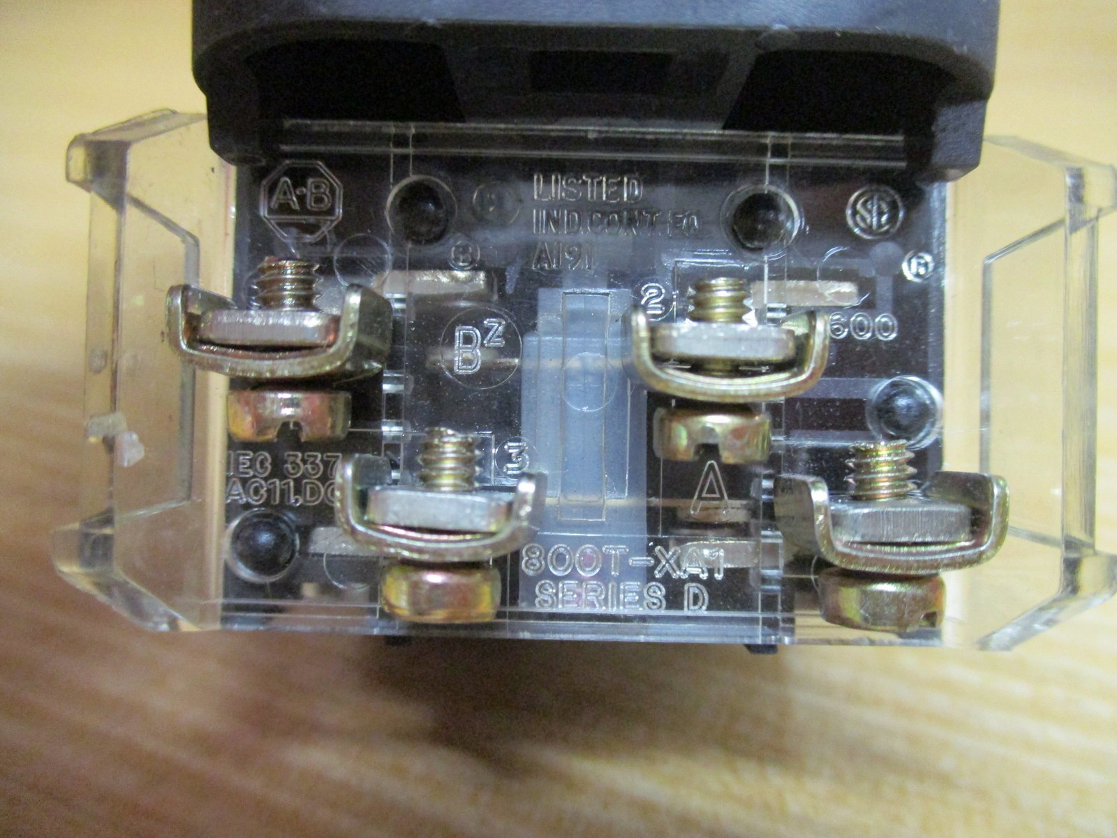 Allen Bradley 800T-FXQH2AA1 Amber Button W/800TC-N374,800T-XA1