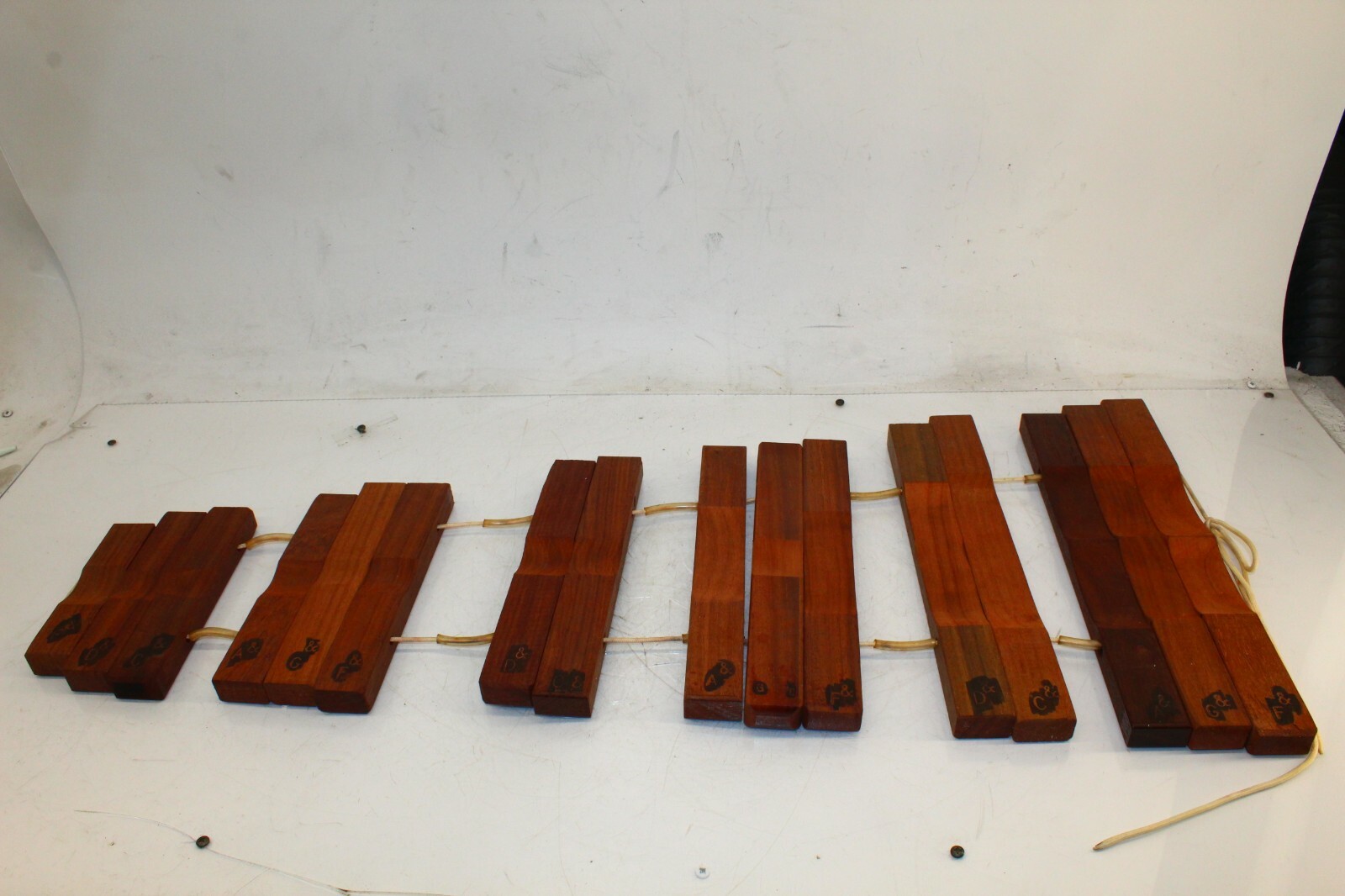 16 NOTE WOODEN XYLOPHONE PERCUSSION INSTRUMENT HANDMADE 3′ LONG