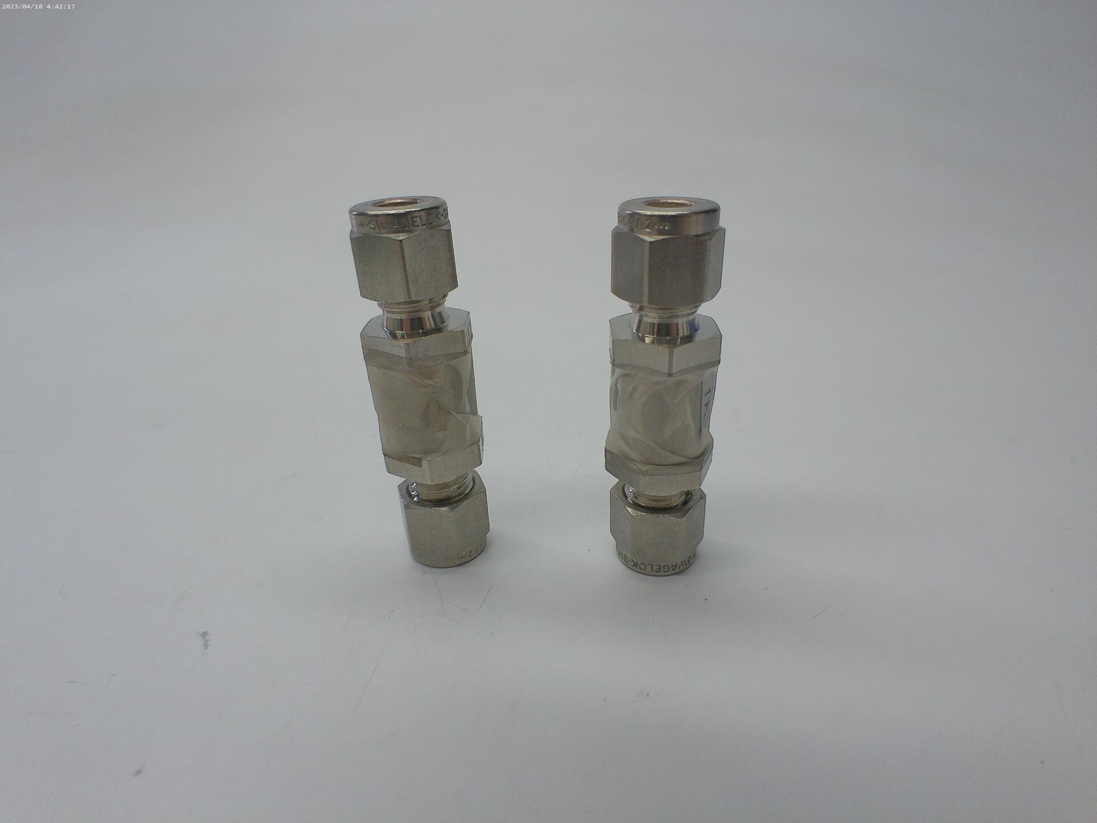 SWAGELOK SS-4C-10 VALVE LOT OF 2 NSNP