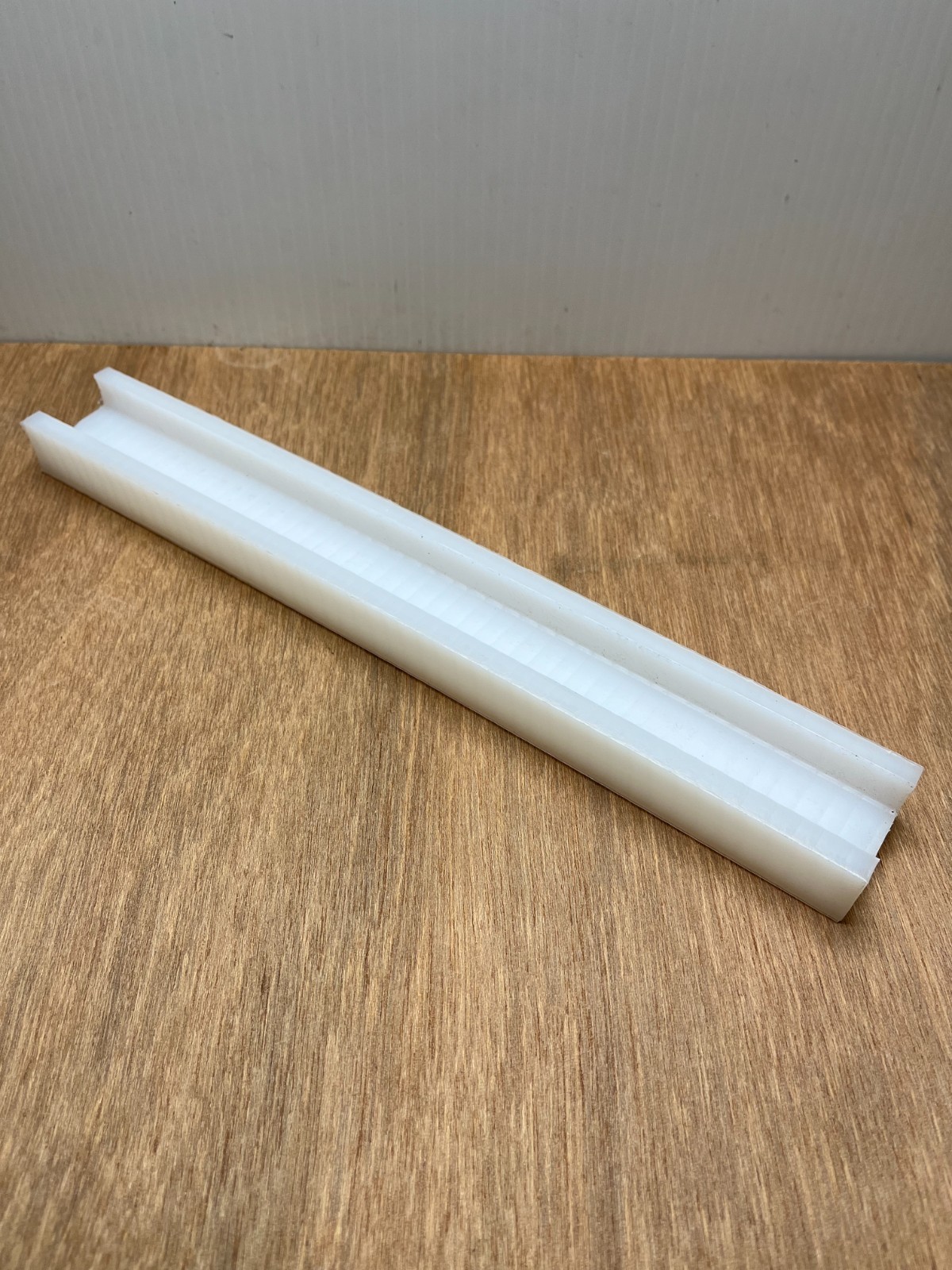 1-1/2″ W X 7/8″ H 12″ L 1/4″ Leg 1″ W Slot UHMW Polyethylene U-Channel White USA