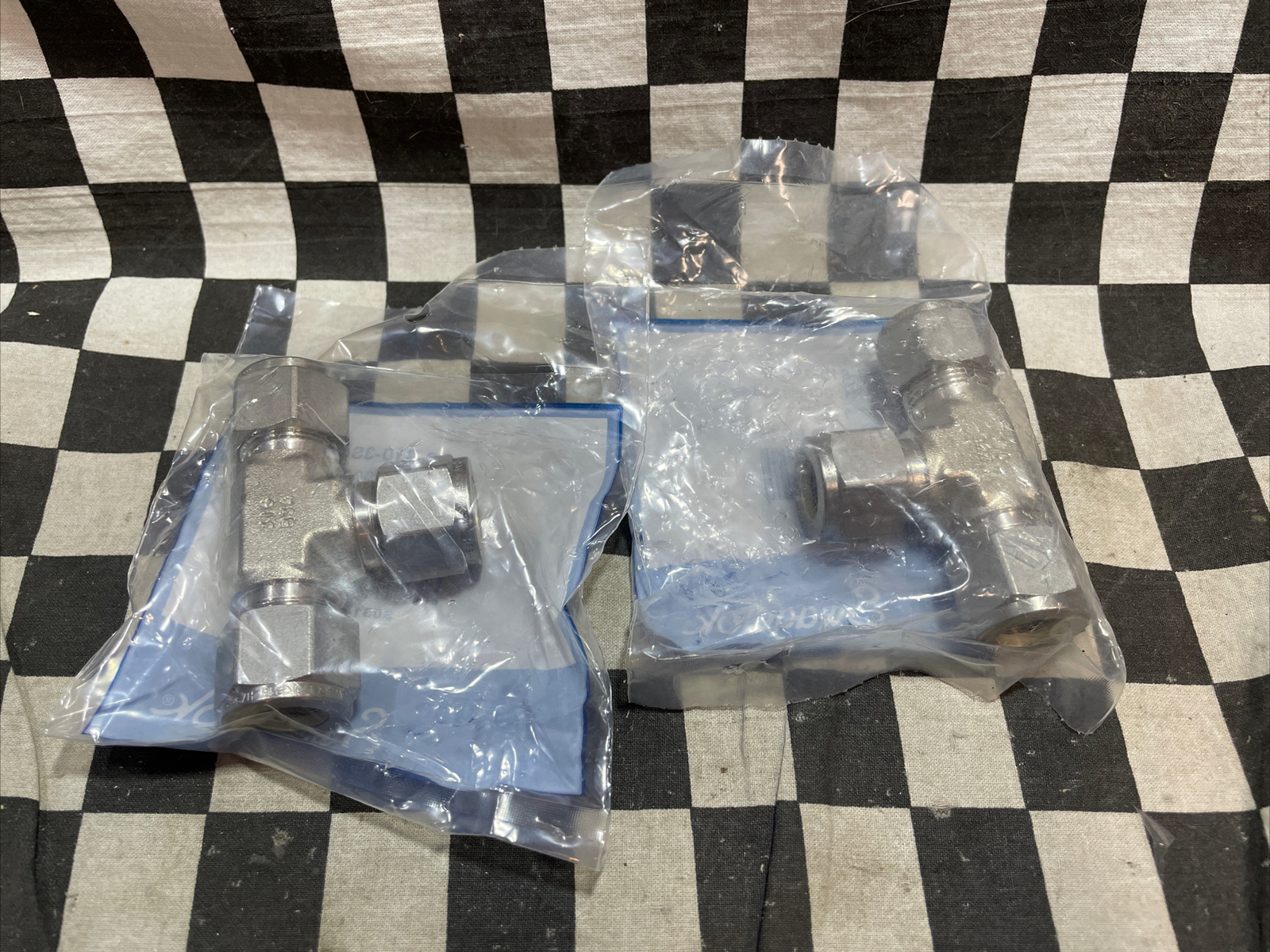 SWAGELOK TEE 1/2″, SS-810-3SC11 & SS-810-7-4SC11, LOT OF 4, SHIPSAMEDAY#1623AJ