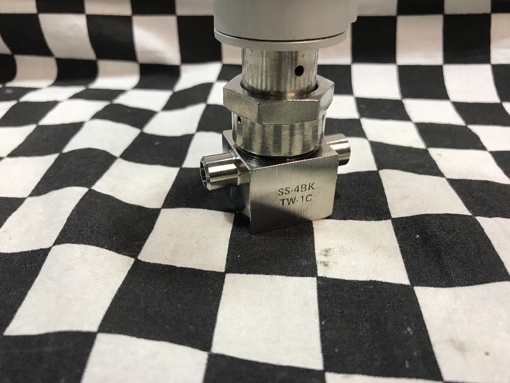 SWAGELOK Bellows Sealed Valve, SS-4BK-TW-1C, SS4BKTW1C, #130Z36 Box A