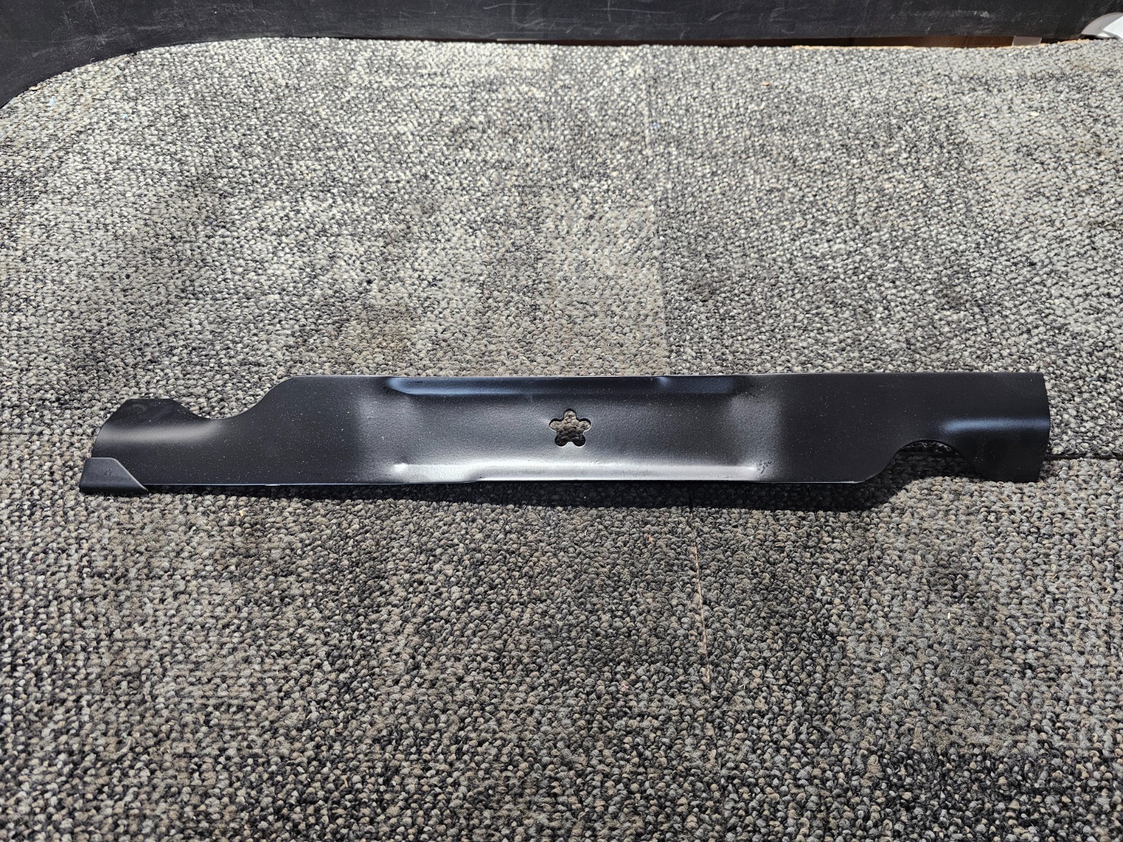 (QTY 2) GICOOL Mower Blade 40MnB 23″ Length Black Center Point Star