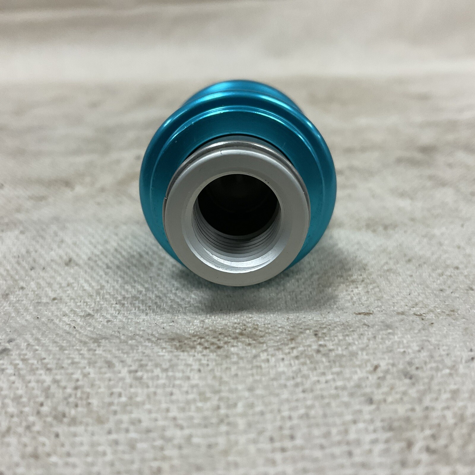 ARO 600-2 Sleeve Valve Zinc-Plated Carbon Steel 1/4″ FNPT In 1/4″ MNPT Out