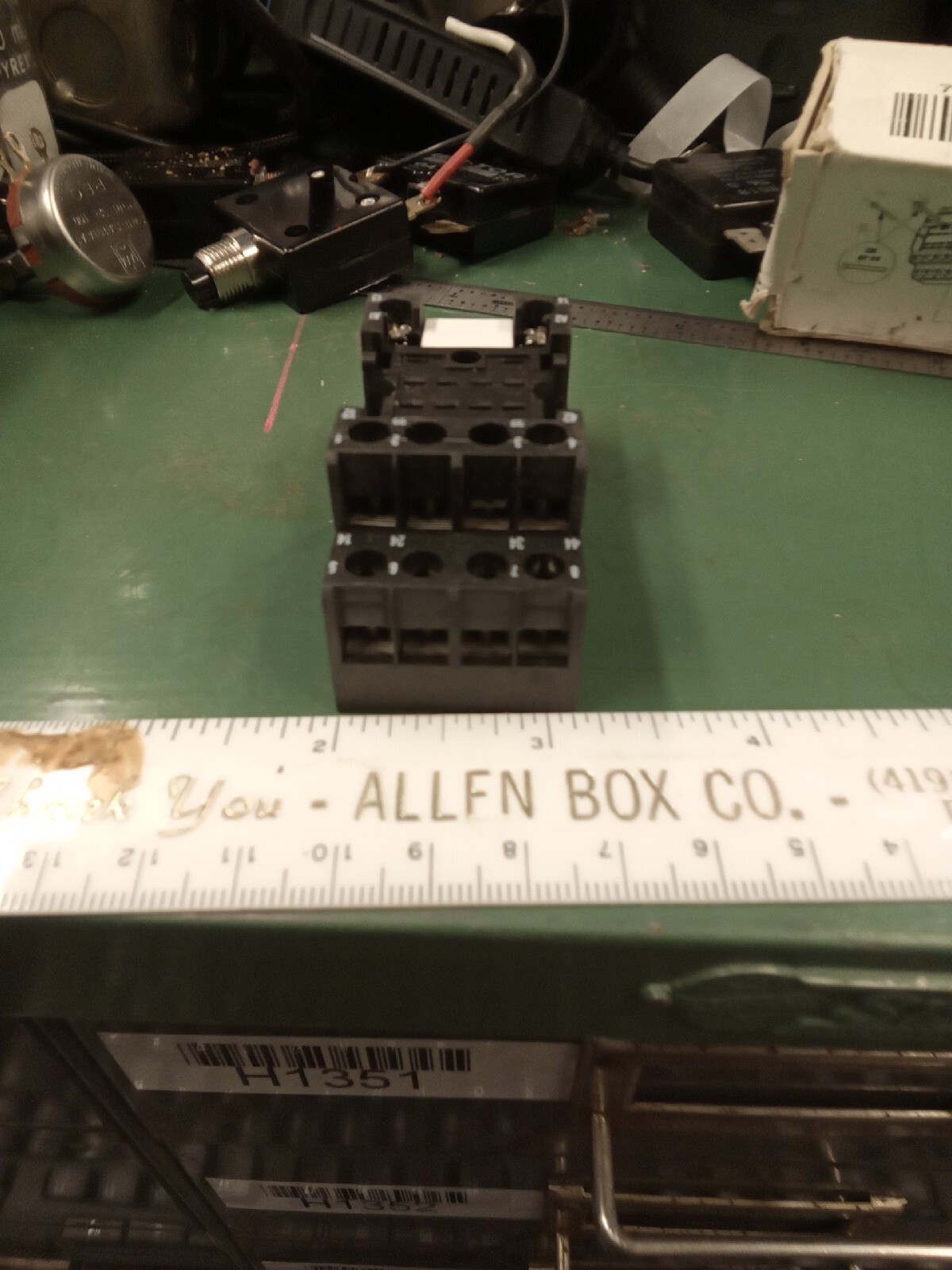 Allen-Bradley 700-HN103-B Relay Socket 14-Blade Din Rail Mount 300VAC 7Amp