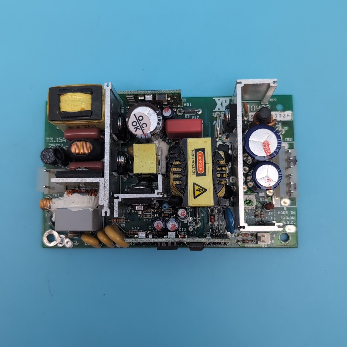 XP Power Supply JPS130PS15 47-63Hz 100-250VAC IN / 130W MAX 15V DC 8.7A OUT
