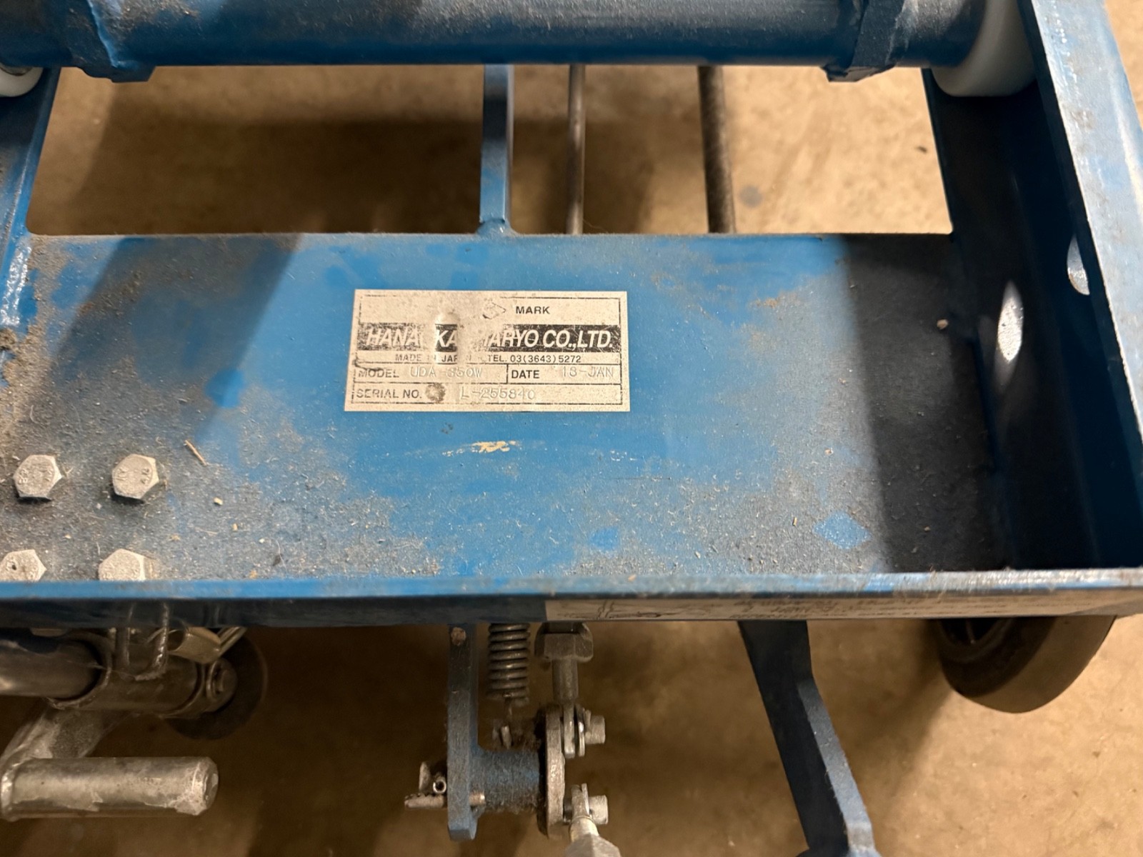 Dandy Lift Model A-350W Manual Hyd. Load Capacity 770# 36″ X 24″ Platform