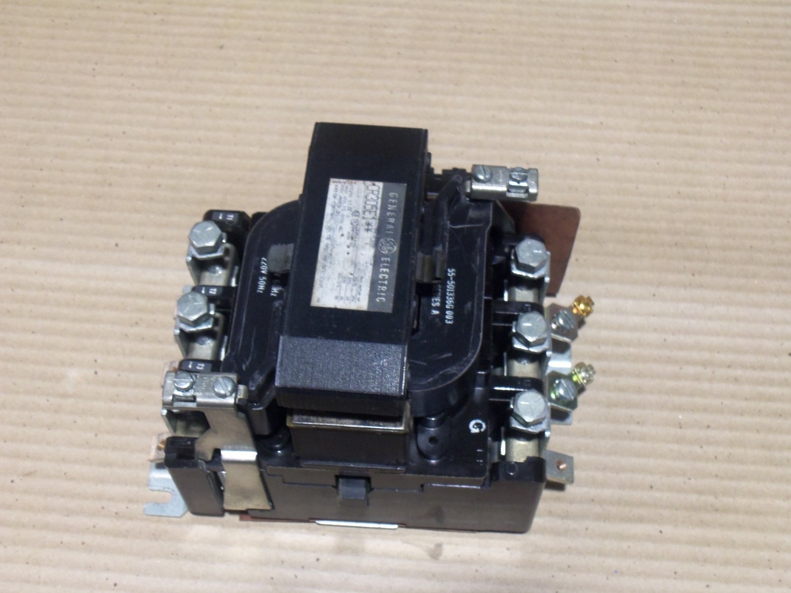 General Electric CR305E1** Contactor Size 3 600C 90A 240V Coil