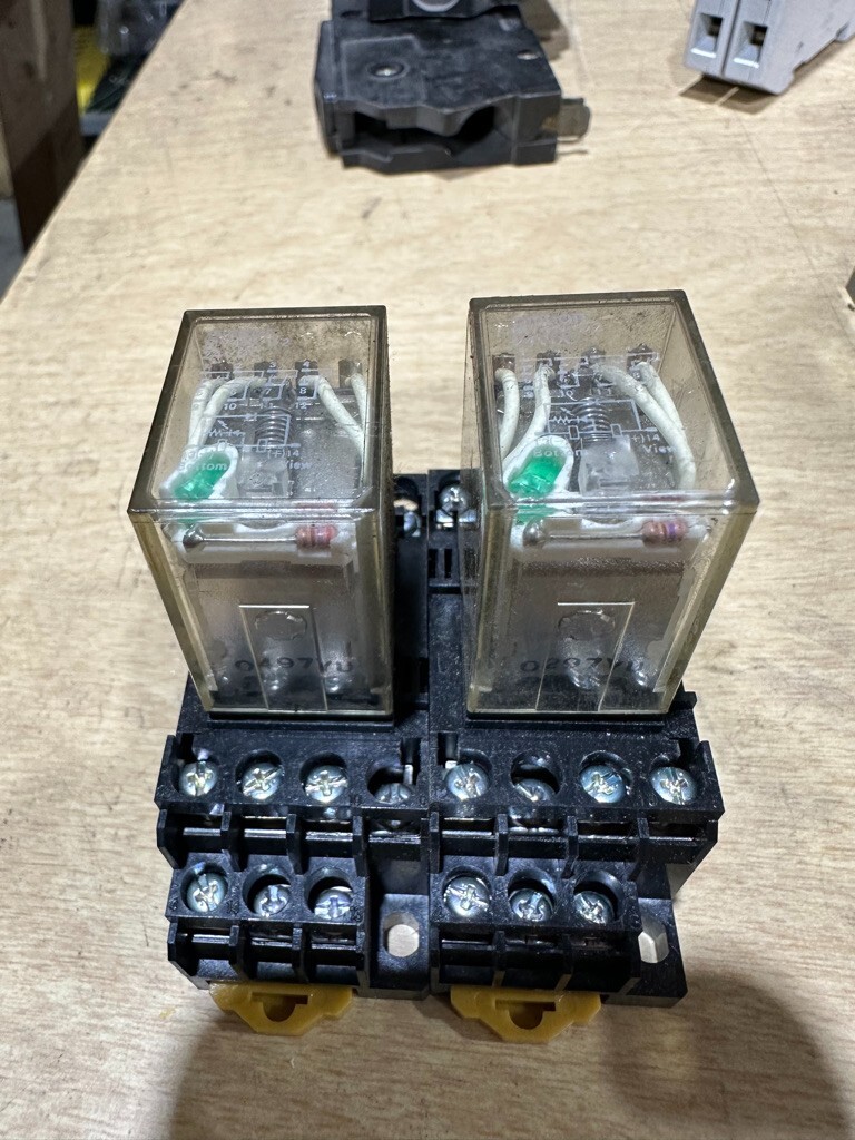 LOT OF 2 OMRON MY4N-D2 24VDC RELAYS WITH BASE W465