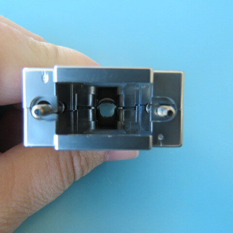 HIROSE HDE-CTH1(4-40) Qty of 1 per Lot PLUG CASE W/HAND TGHTNG SCREWS FOR 9PIN