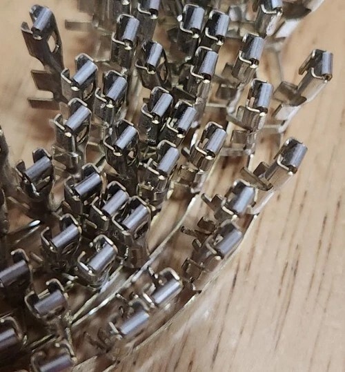 Yazaki 7116-1050 (100 Pcs) TERM PA FEM 3.0 MM UNSLD 71161050 New Free Shipping