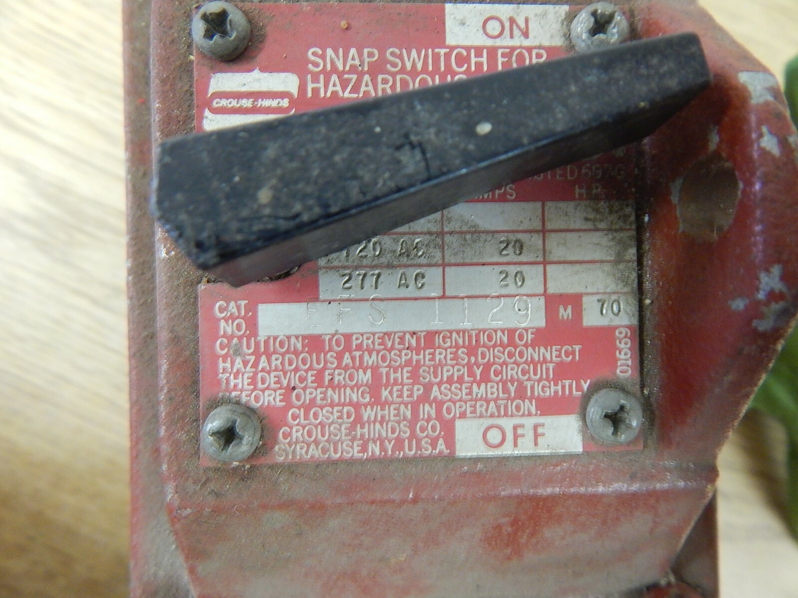 Crouse Hinds EFS 1129 Snap Switch For Hazardous Locations 0200588-1 EQS 171