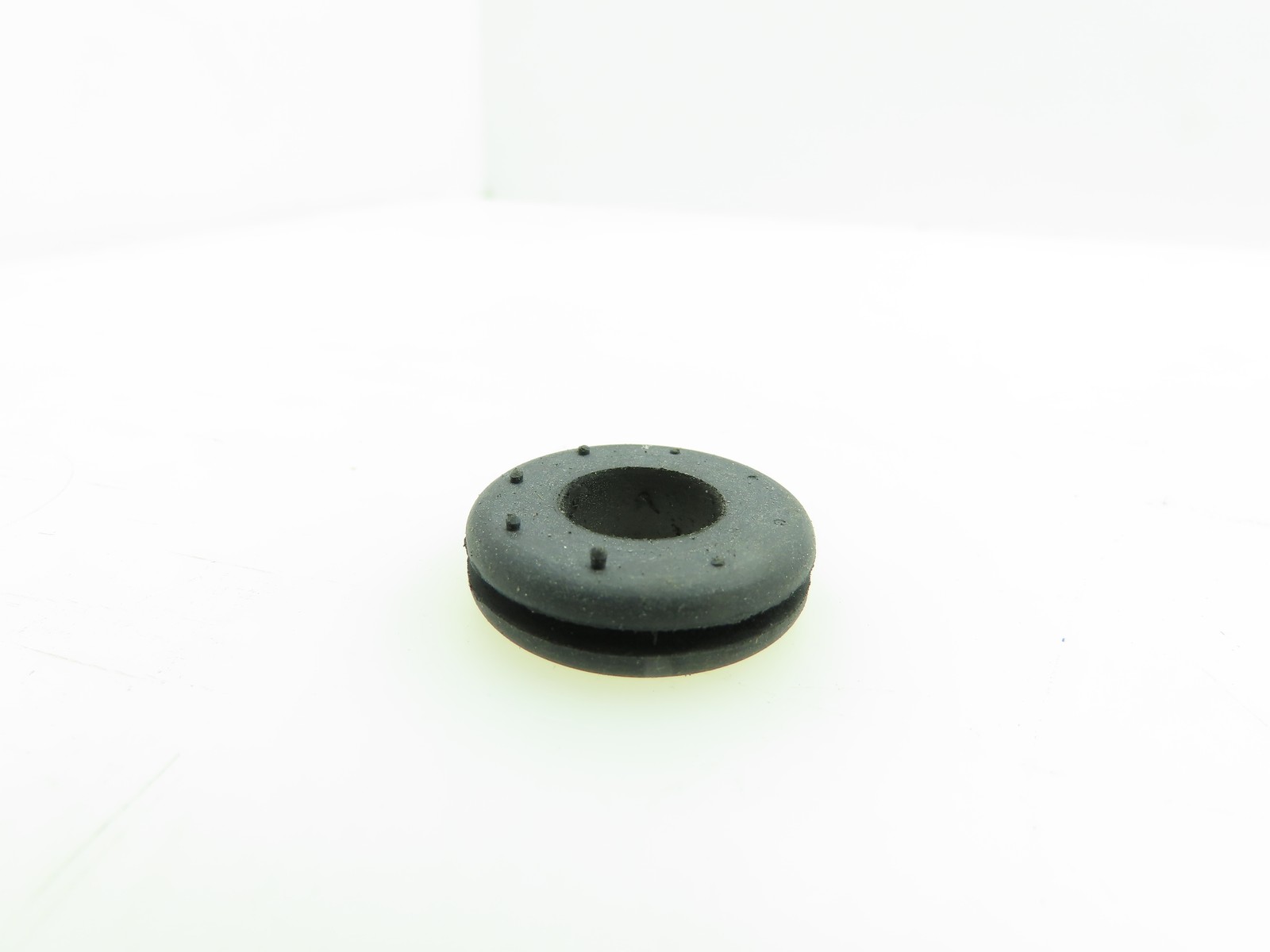 61713600 Grommet Rubber 12mm ID 20mm OD 90 ° C Black 61713600 Lot of 4