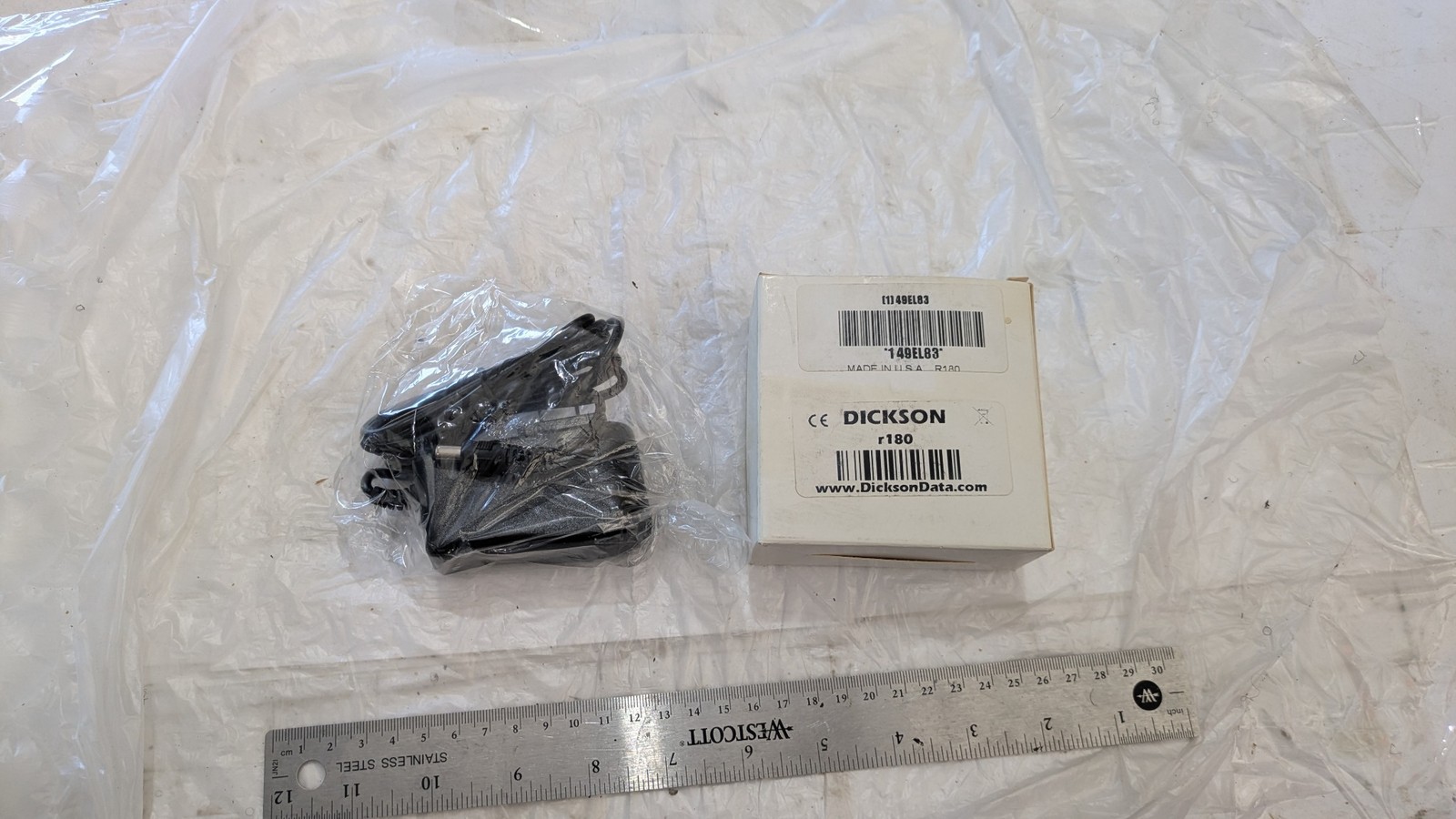 DICKSON SWITCHING POWER SUPPLY SSA301F120100US 100-240VAC 50/60HZ 0.2A 12V 1A