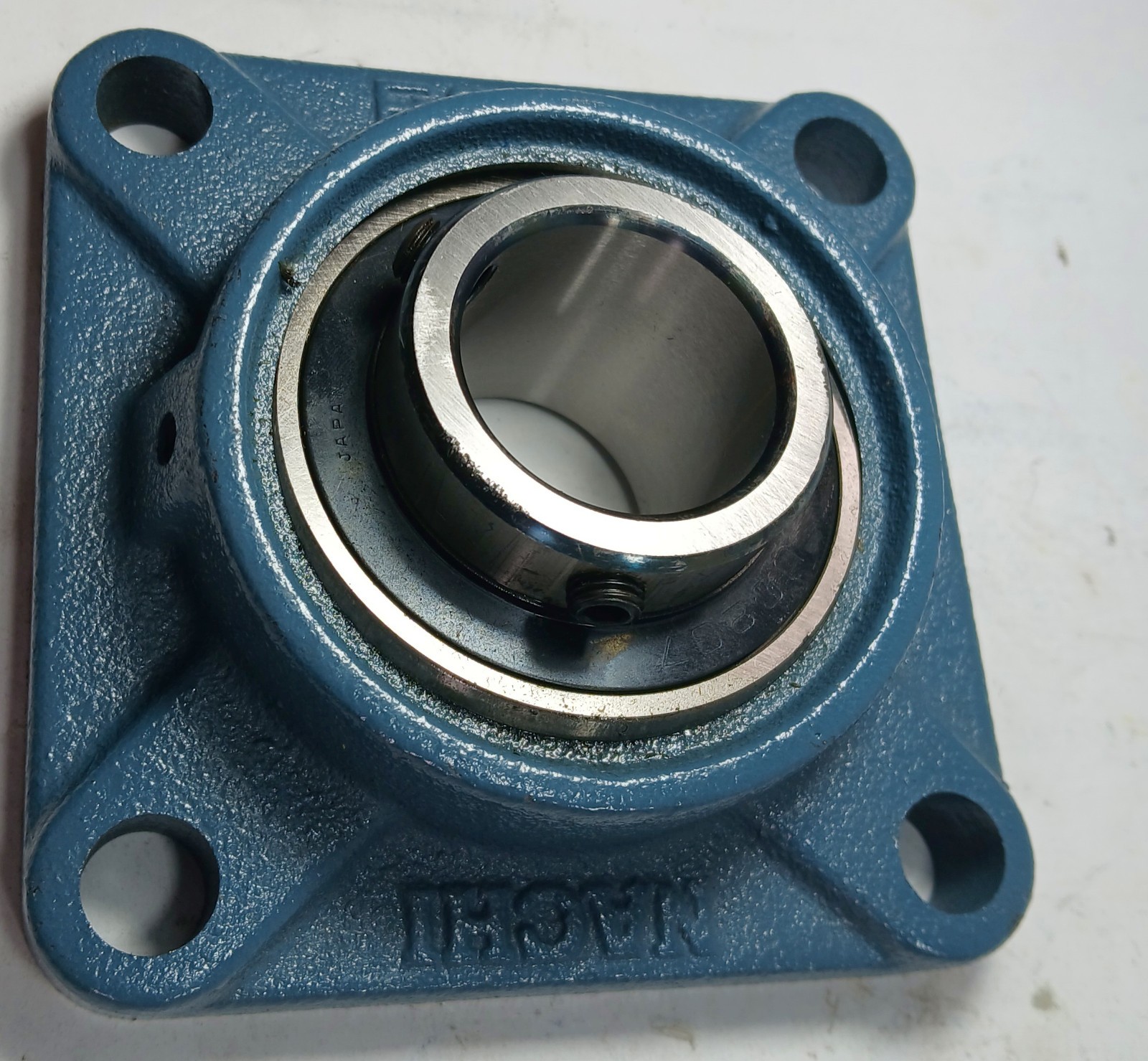 1 NEW NACHI UCF207 4 BOLT FLANGE PILLOW BLOCK BEARING NNB ***MAKE OFFER***