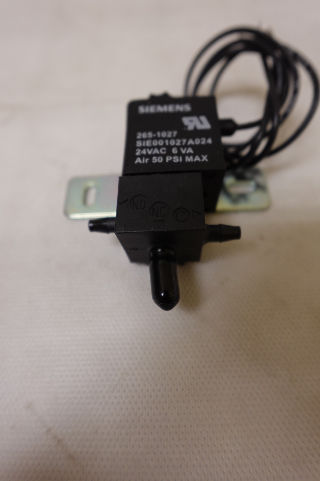 Siemens 265-1027 Solenoid Air Valve (EP) 3 Way Electro Pneumatic 24VAC 50PSI Max