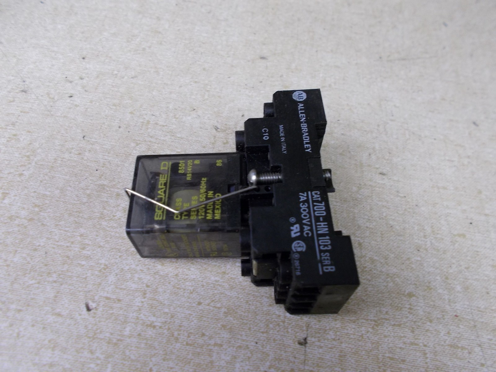 Square D Relay A-B Base Class 8501 Type RS14V20 700 HN103 7A 300V Series B