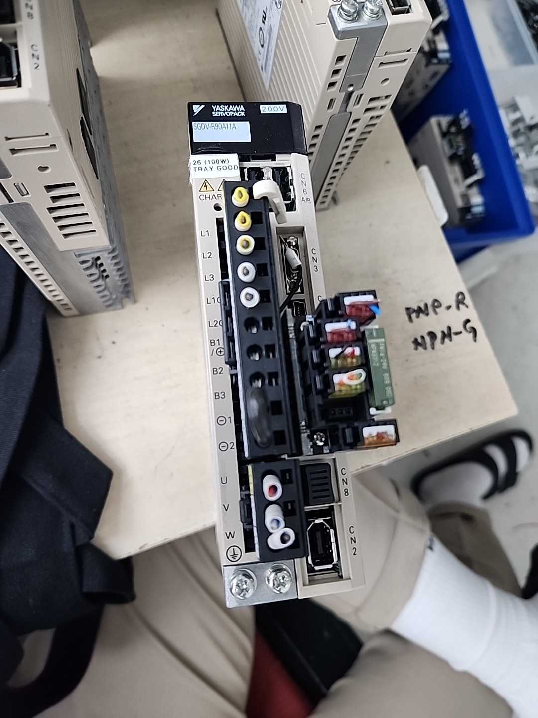 YASKAWA 3 PH SERVOPACK DRIVE SGDV-R90A11A 230V 0.91A AMP 100W WATT FedEx Shippin