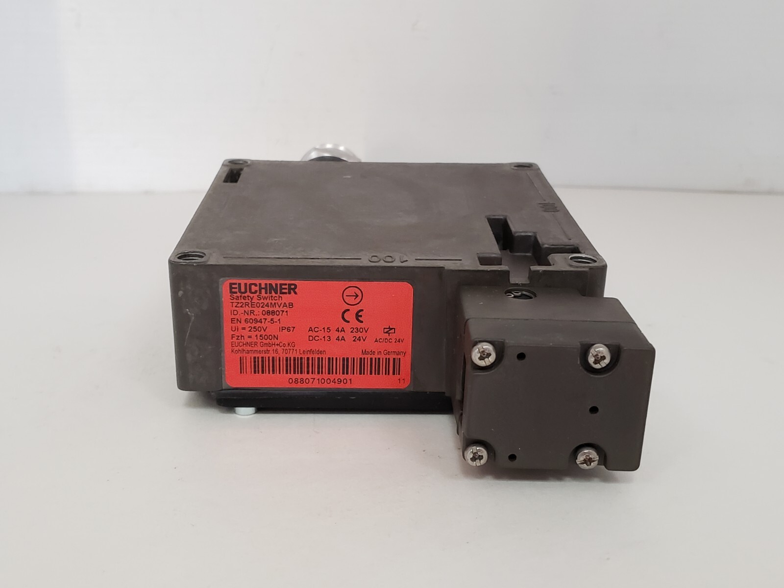 EUCHNER TZ2RE024MVAB SAFETY SWITCH 24V AC/DC 9 PIN (088071) NNB