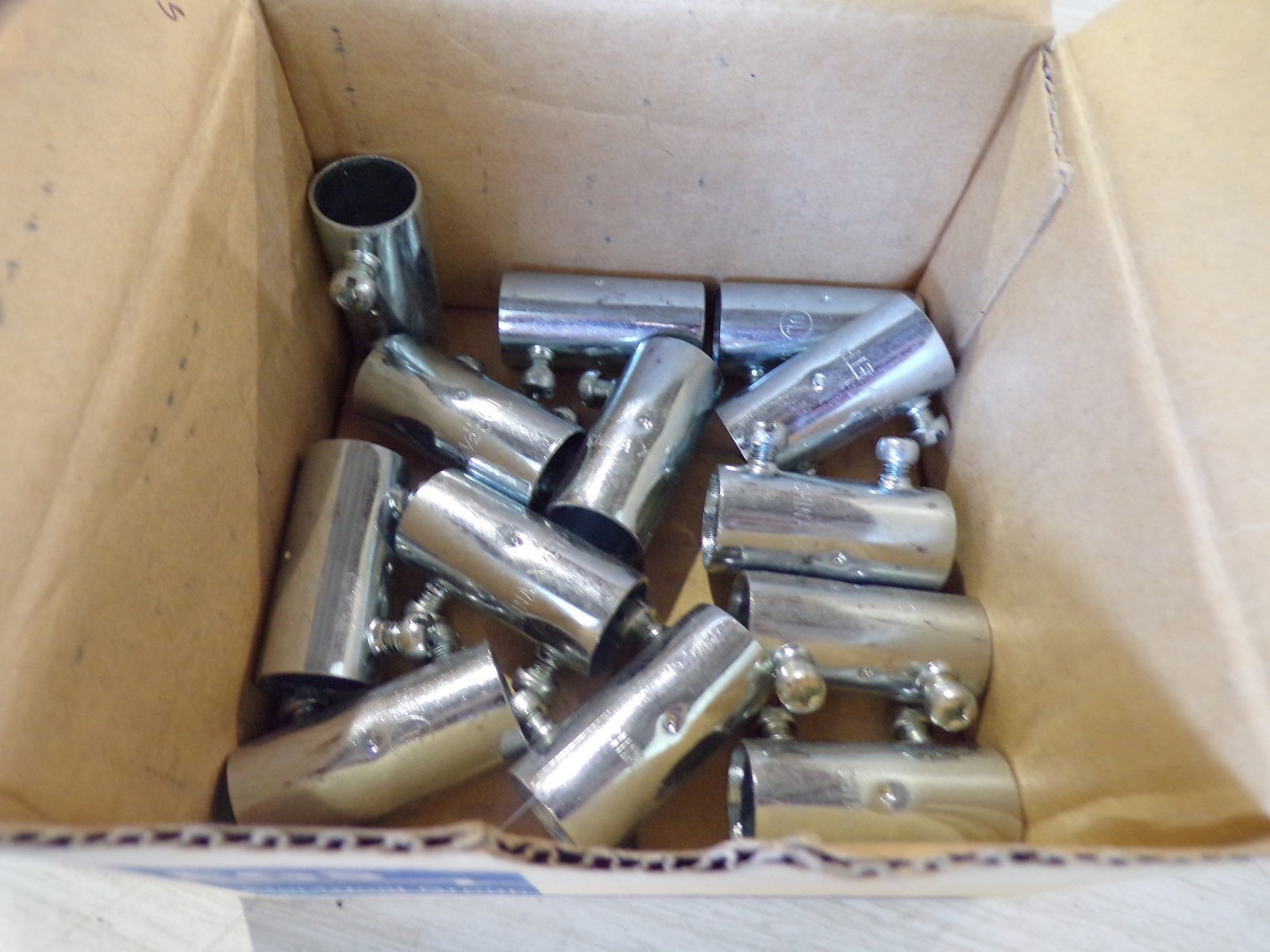 NEW EGS 5050S 1/2″ EMT Coupling, Box of 13 *FREE SHIPPING*