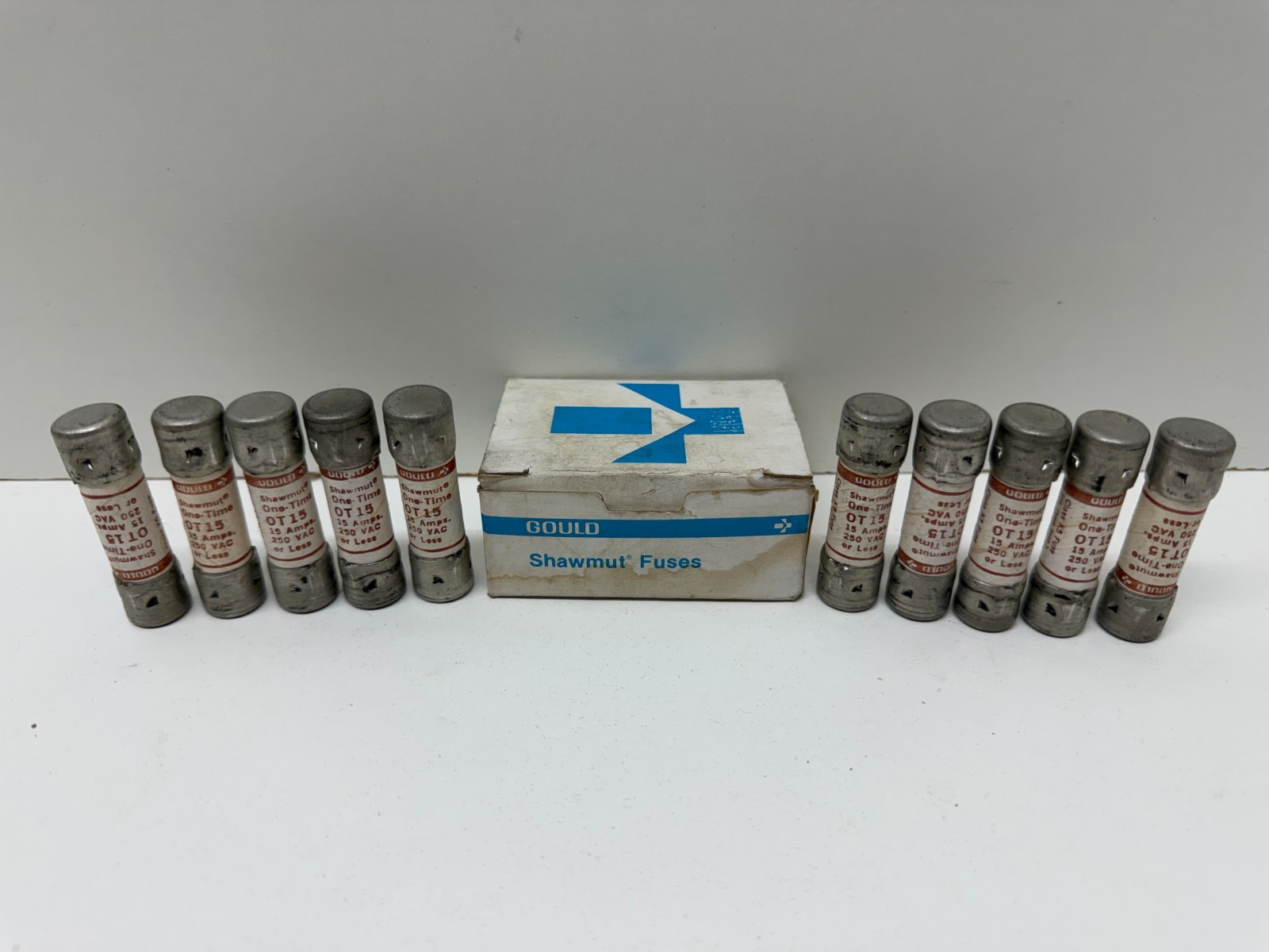LOT OF (10) NEW IN BOX! GOULD SHAWMUT 15A 250V ONE-TIME FUSES OT15