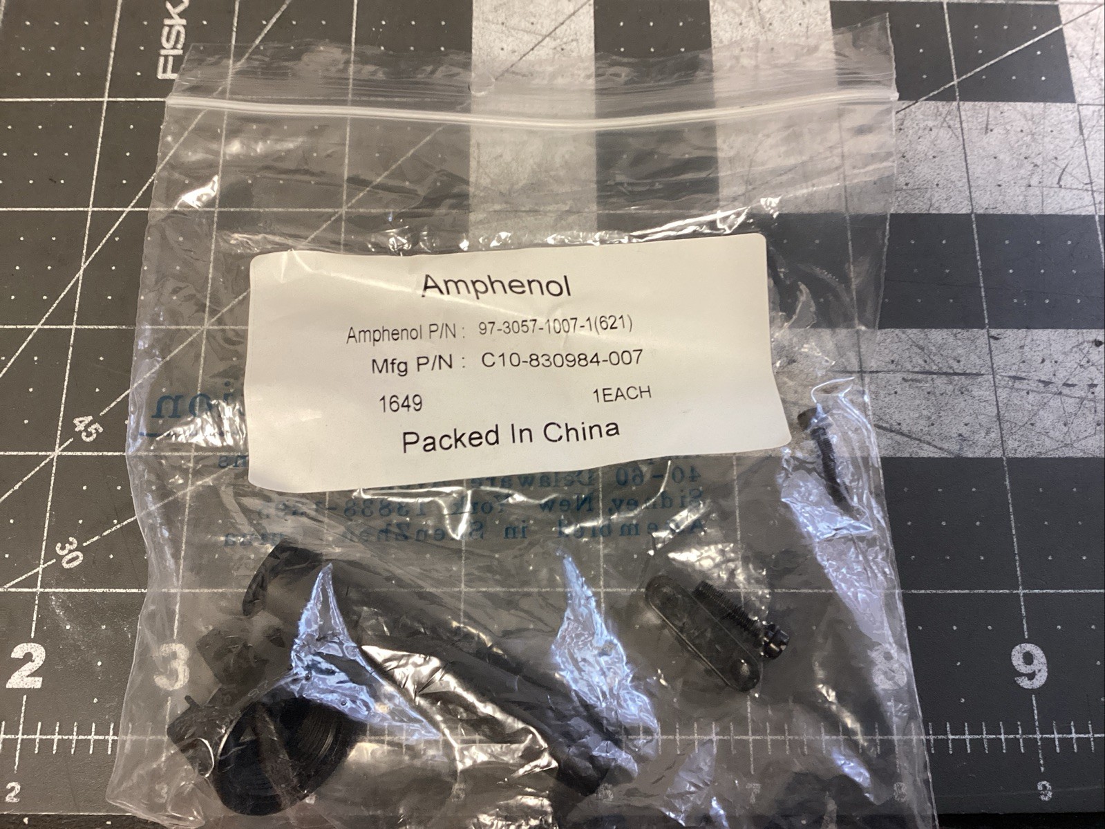 AMPHENOL 97-3057-1010-1(621) Circular MIL Spec Strain Reliefs & Ada (LPW88B)