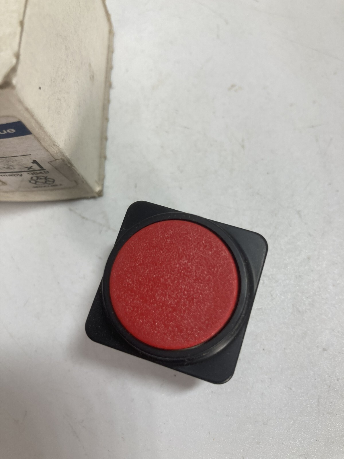 TELEMECANIQUE D1A1R PUSHBUTTON OPERATOR RED FLUSH NIB