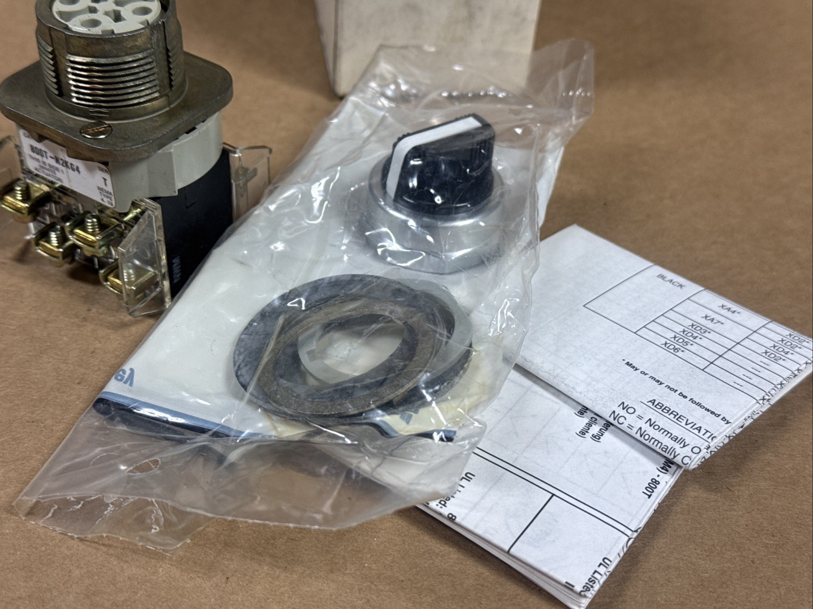Allen Bradley 800T-N2KG4B /T Selector Switch 4-Position Maintained FAST SHIPPING