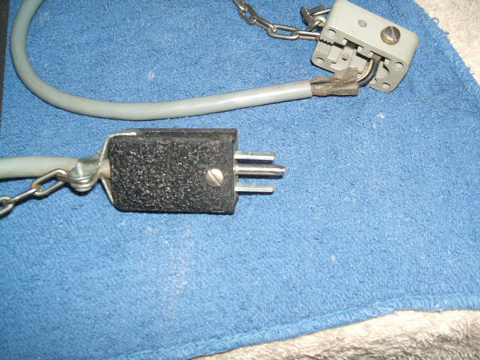 OLD STYLE METAL/PLASTIC ADEMCO 69 GARAGE DOOR PULL APART 2 WIRE CHAIN CONTACT