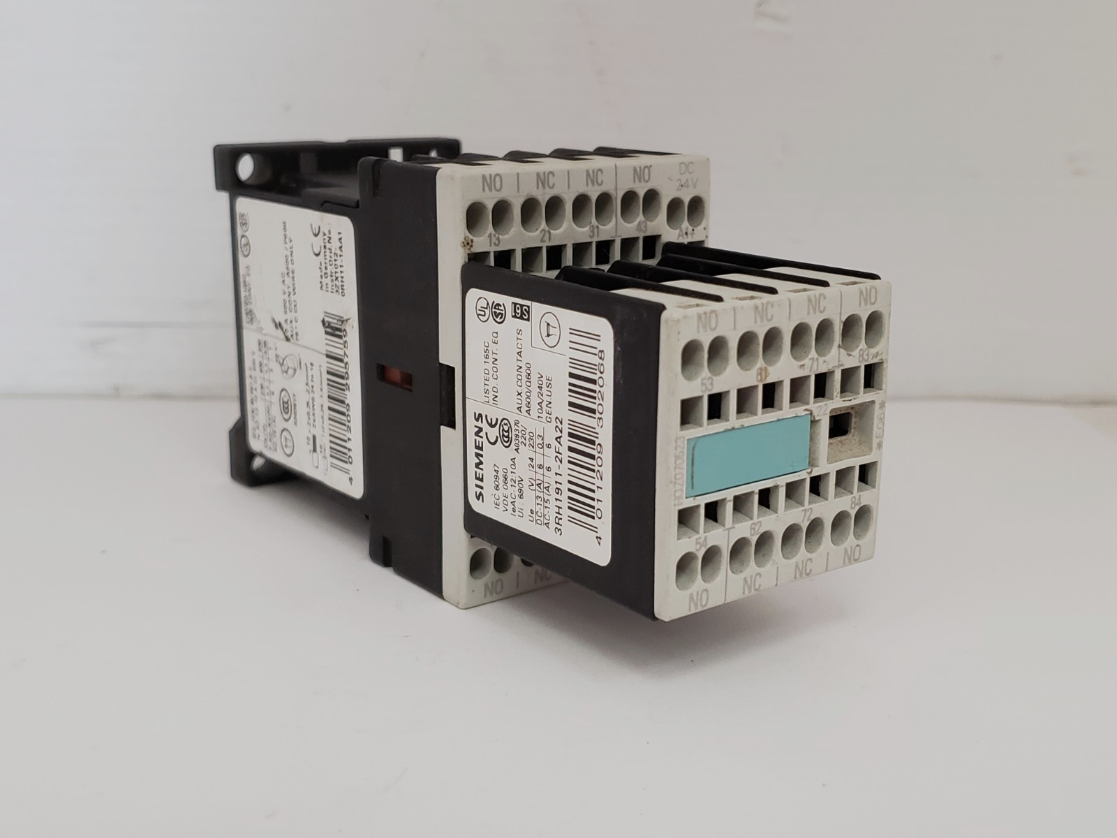 SIEMENS 3RH1122-2BB40 CONTACTOR 24VDC 2NO/2NC W/3RH1911-2FA22 CONTACTOR 2NO/2NC