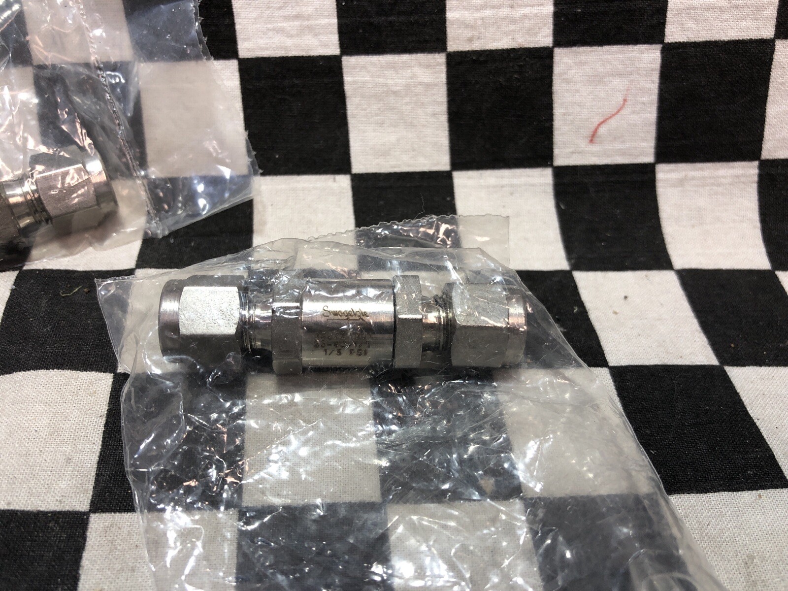 SWAGELOK SS-4C-1/3, Poppet Check Valve 1/3 PSI, Lot OF 5, SHIPSAMEDAY#1370Z11