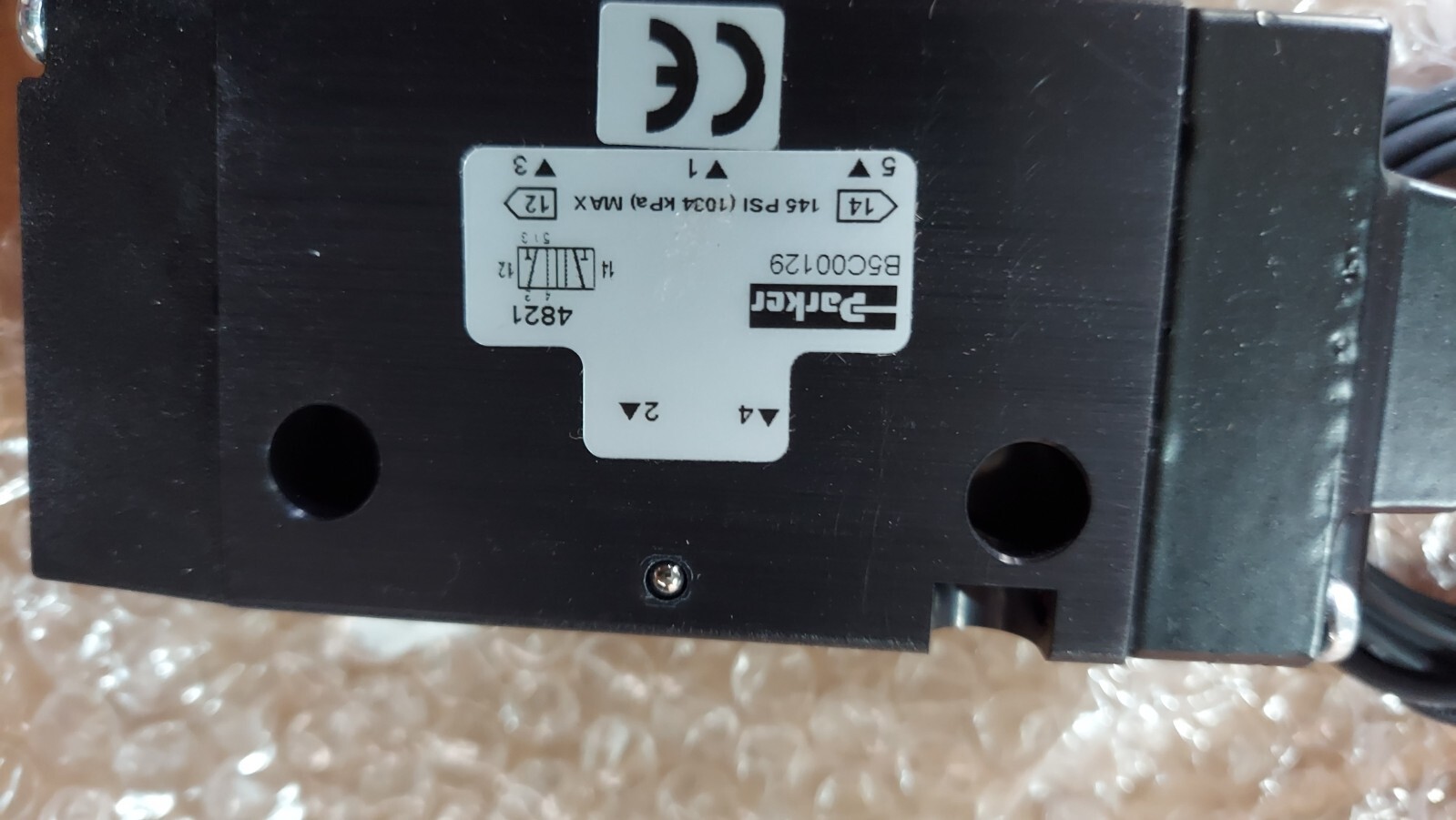 New Parker B5C00129 Valve