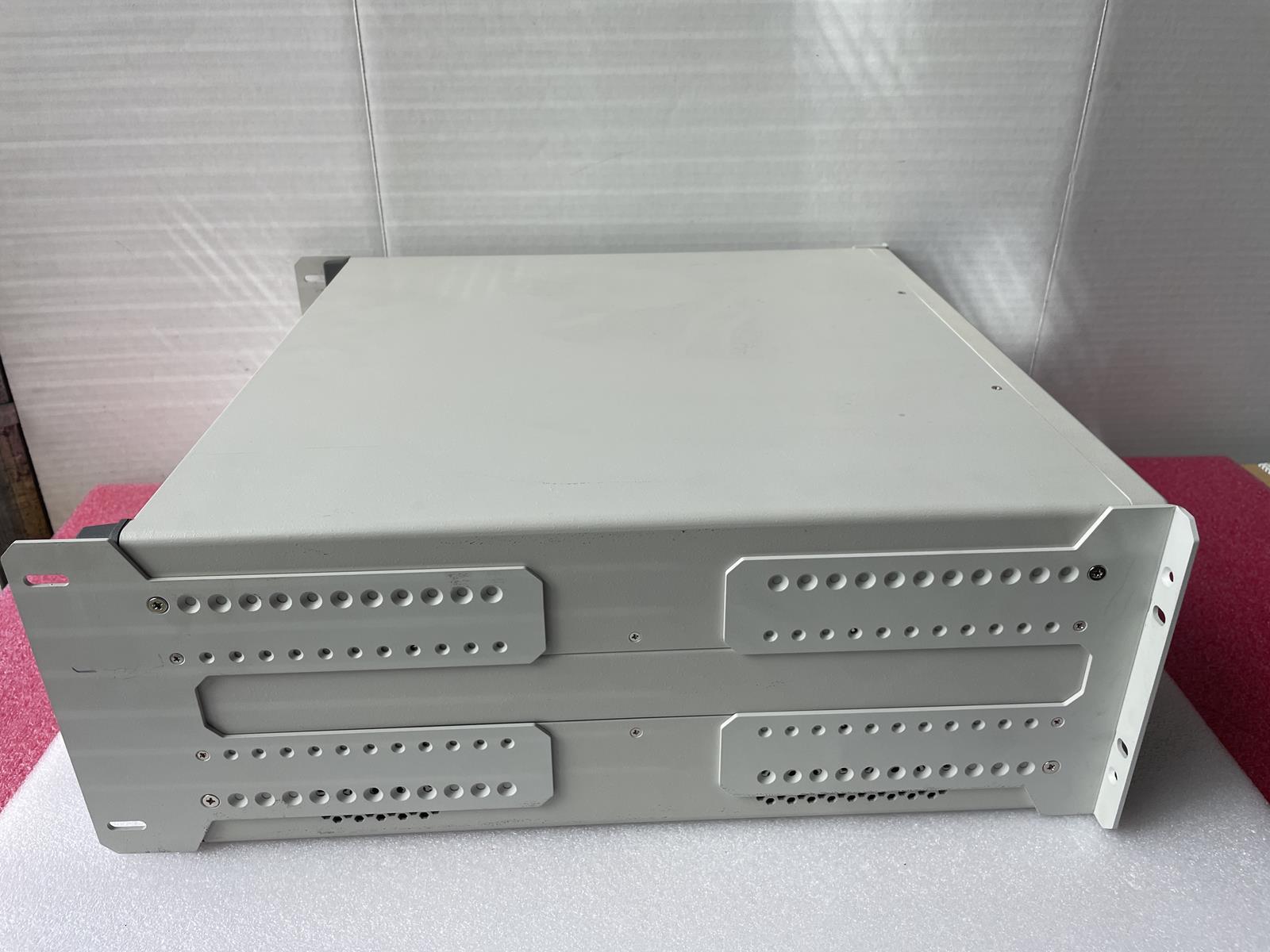 AEMULUS 18-SLOT PXIE CHASSIS PXES-2780 3U PXI EXPRESS CHASSIS, DENTED CORNER