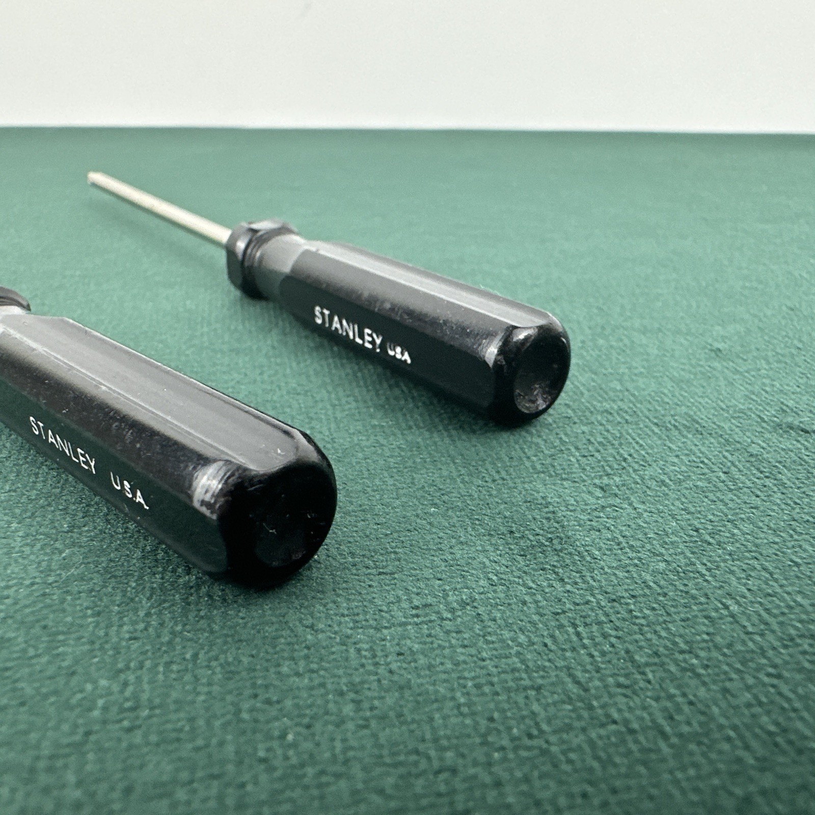 Small Stanley Black Phillips And Flathead Screwdriver Set Of 2